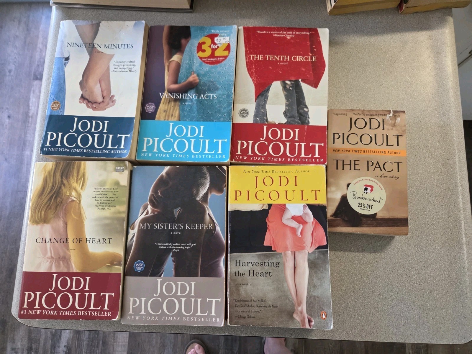 Jodi Picoult Lot Of 7 Books Paperback. Women&rsquo;s Fiction. Relationships Family