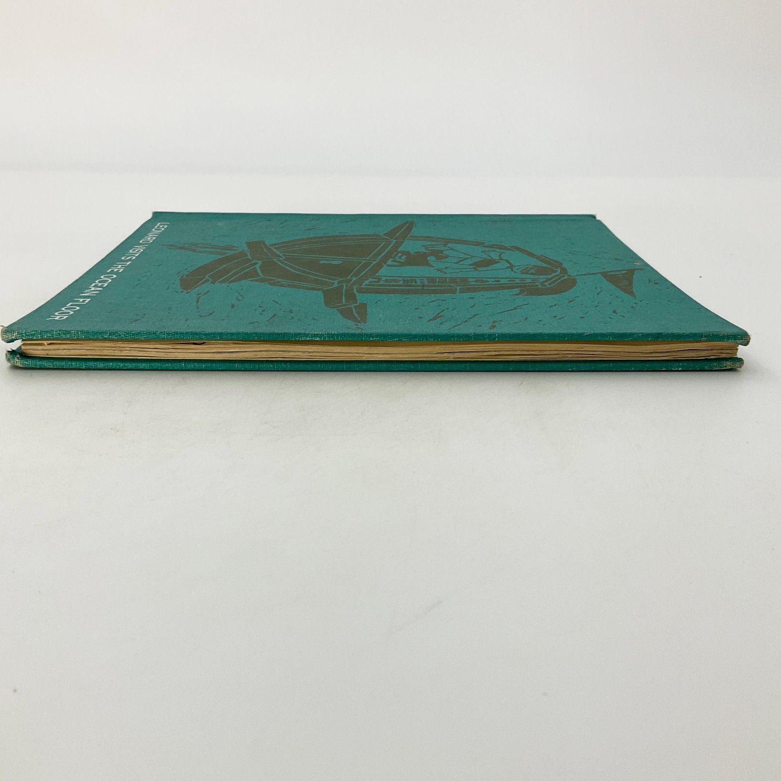 Leonard Visits the Ocean Floor Marine Life Hardcover Book Gene Darby 1965