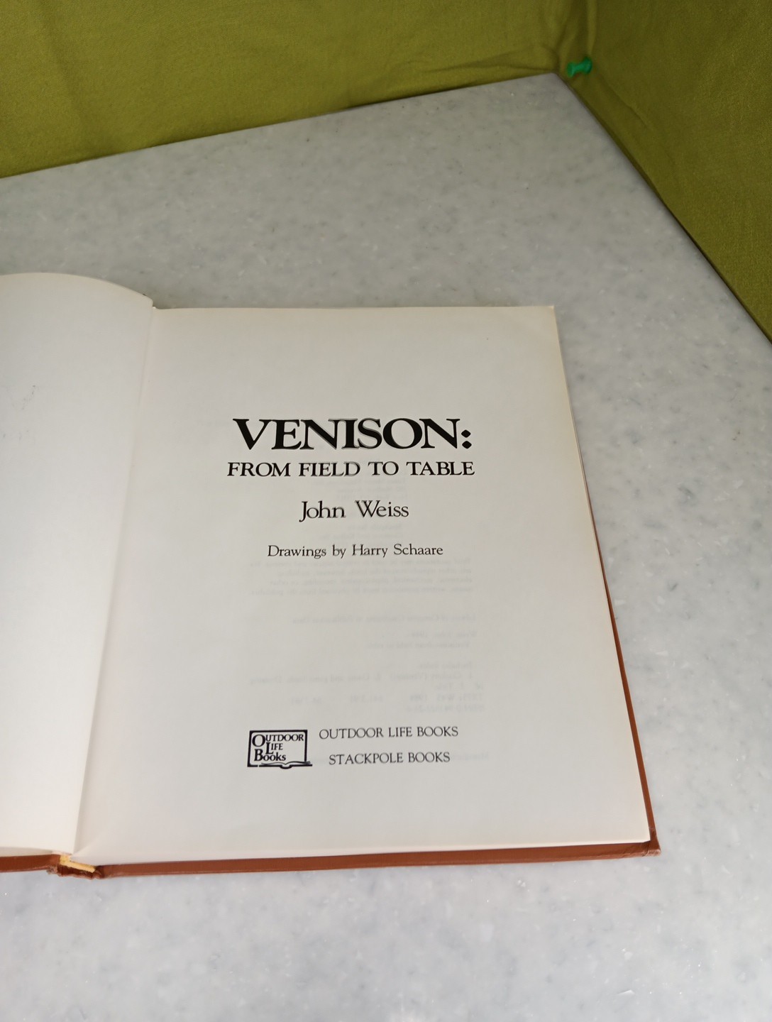 « Venison: From Field To Table » by John Weiss Hard Cover With jacket 1984 nice