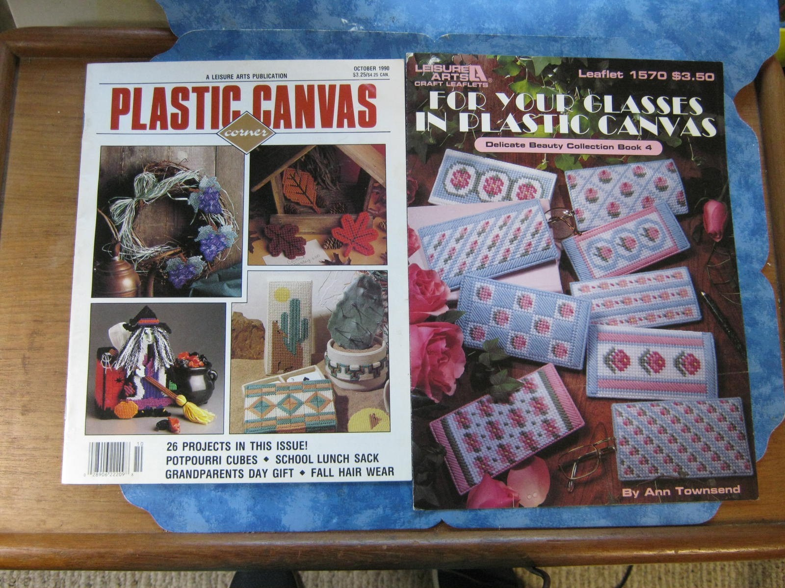 LOT OF 8 LEISURE ARTS PLASTIC CANVAS BOOKS + 2 PATTERNS Mint
