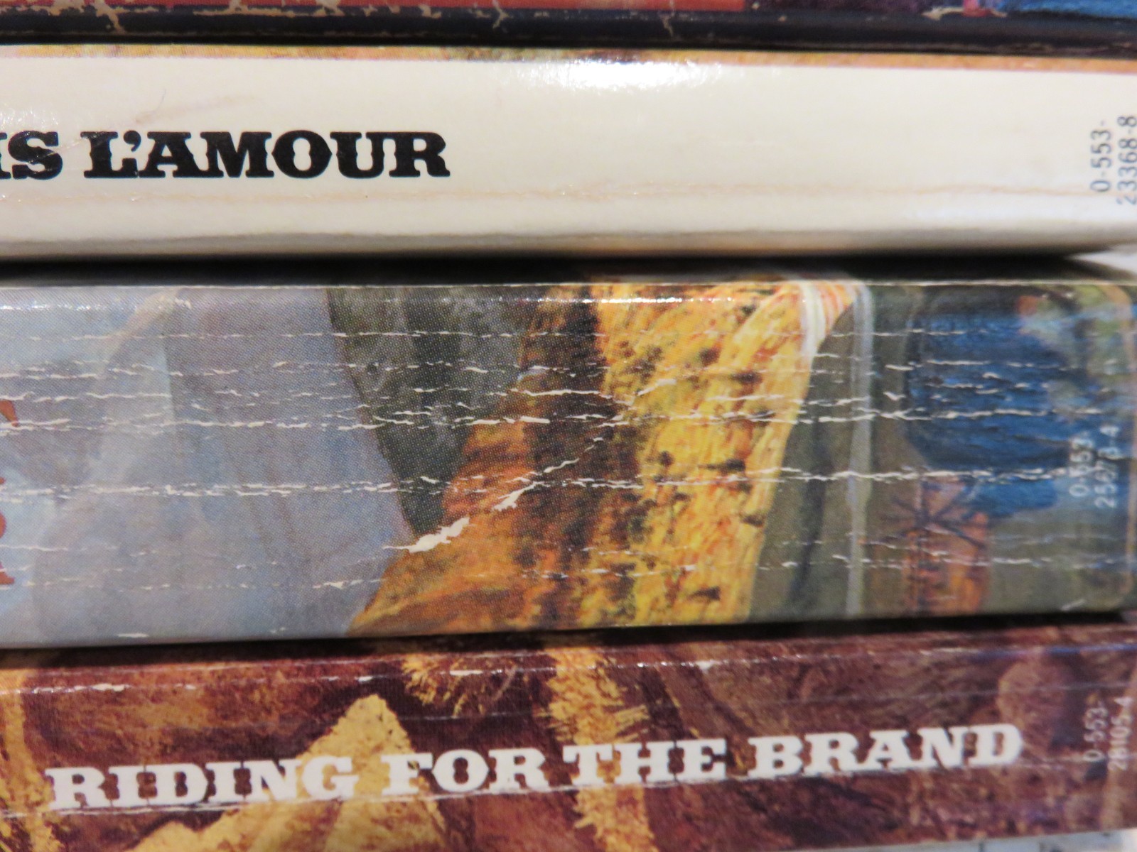 Lot of 16 Louis L&rsquo;Amour Western Paperback Books Sackett & More