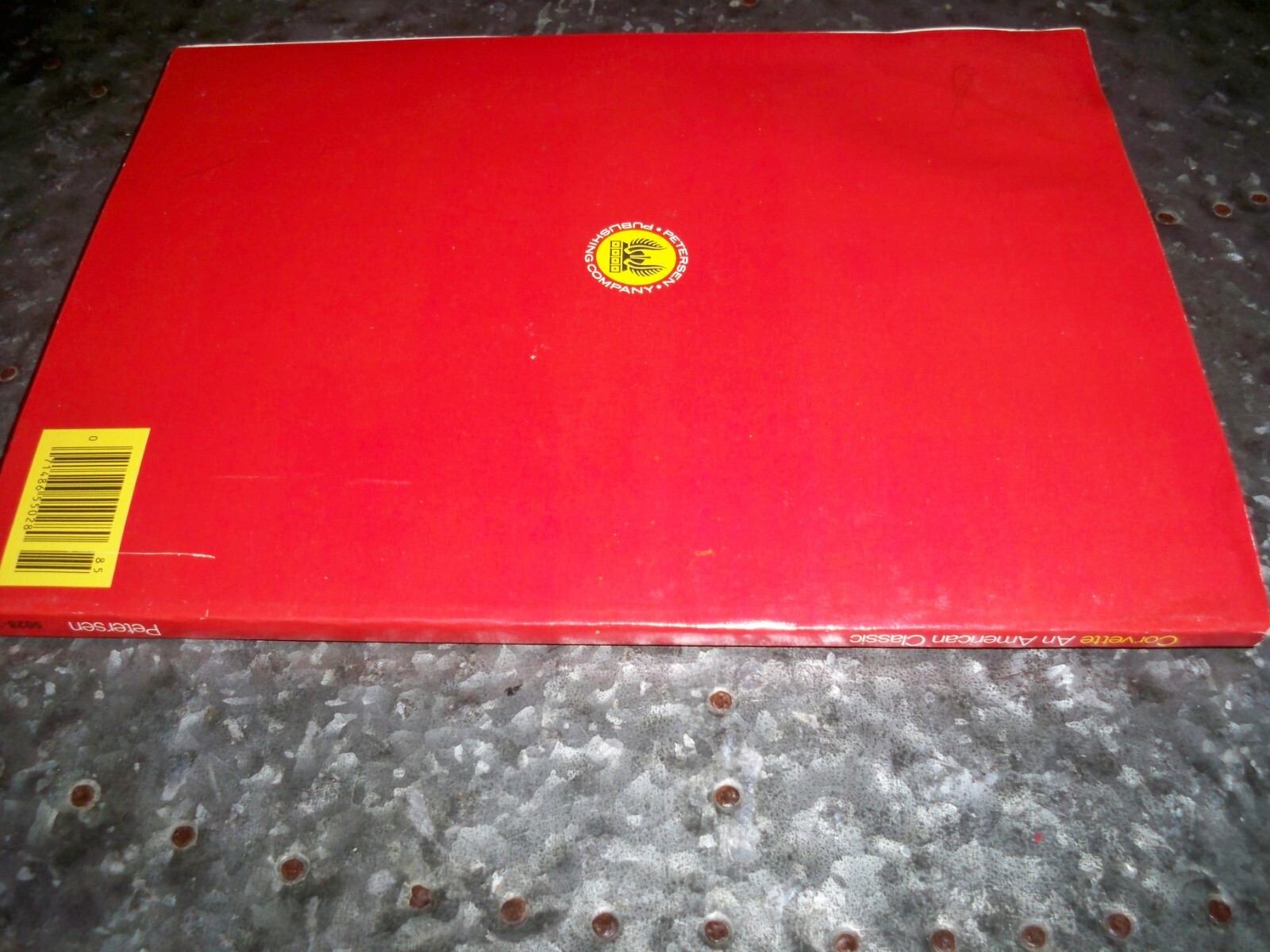 Petersen&rsquo;s Deluxe Series Corvette An American Classic Guide 176 Pages Chevrolet