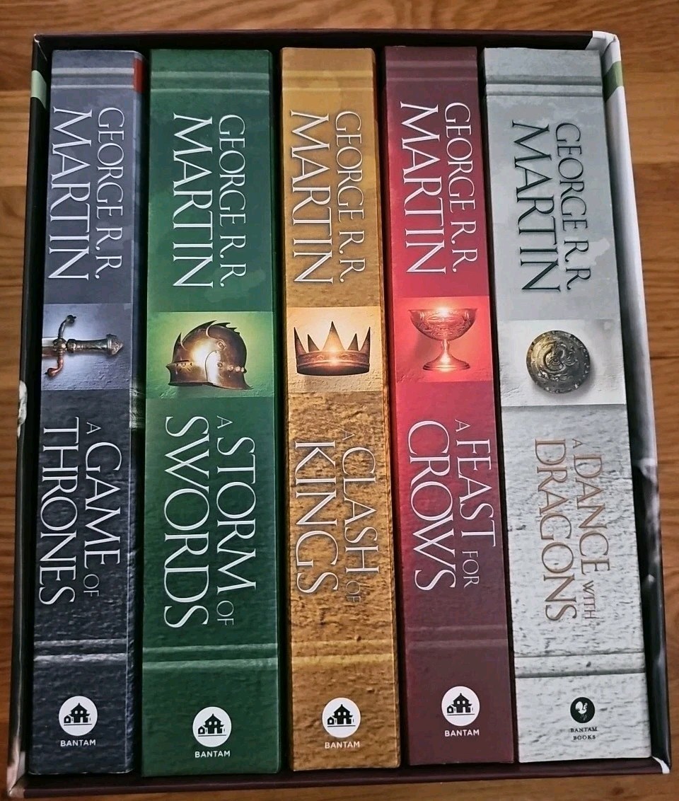 George R. R. Martin&rsquo;s A Game of Thrones 5-Book Boxed Set Song of Ice and Fire