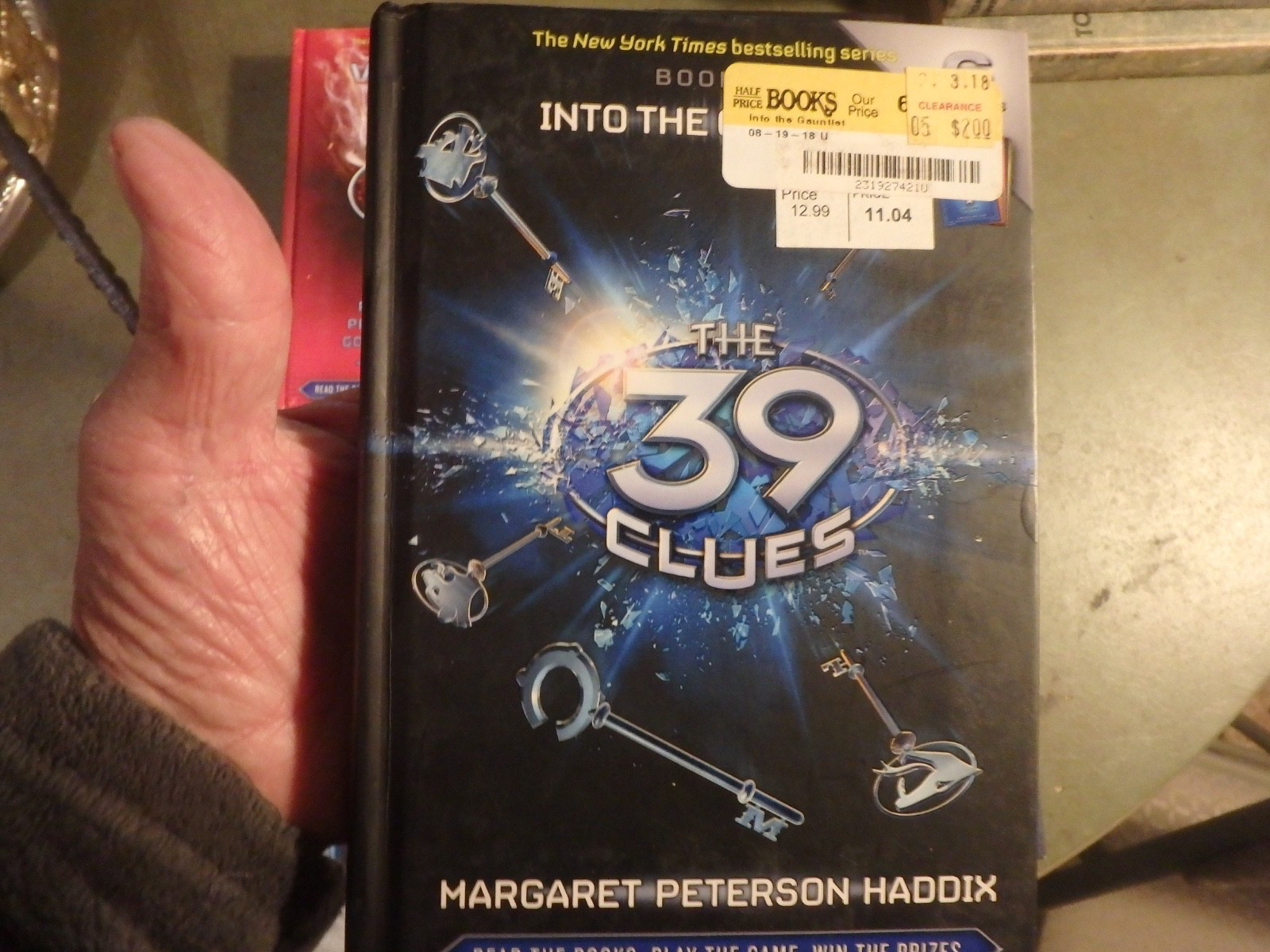 4K – 9 volumes of  » THE 39 CLUES » books- soft & hardcover 2010&rsquo;s