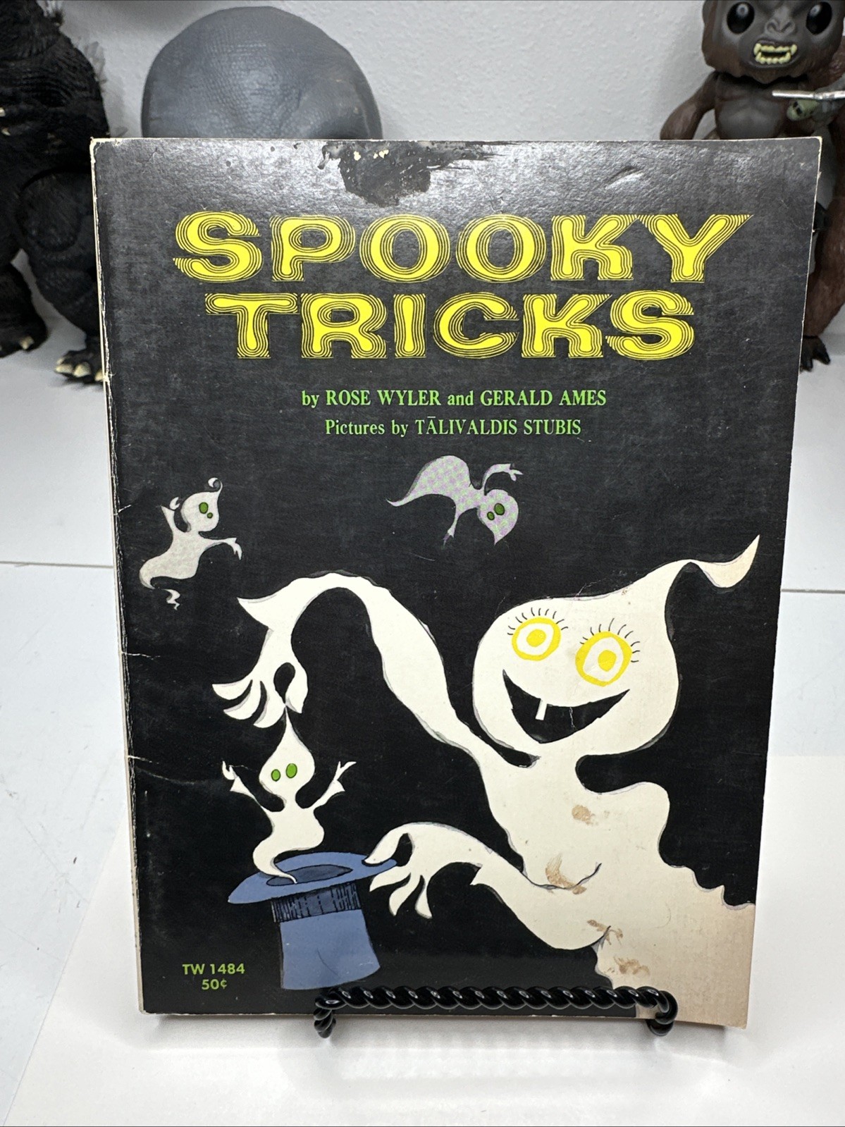 Vintage Spooky Tricks Rose Wyler Gerald Ames 1968 Scholastic Magic Book Haunted