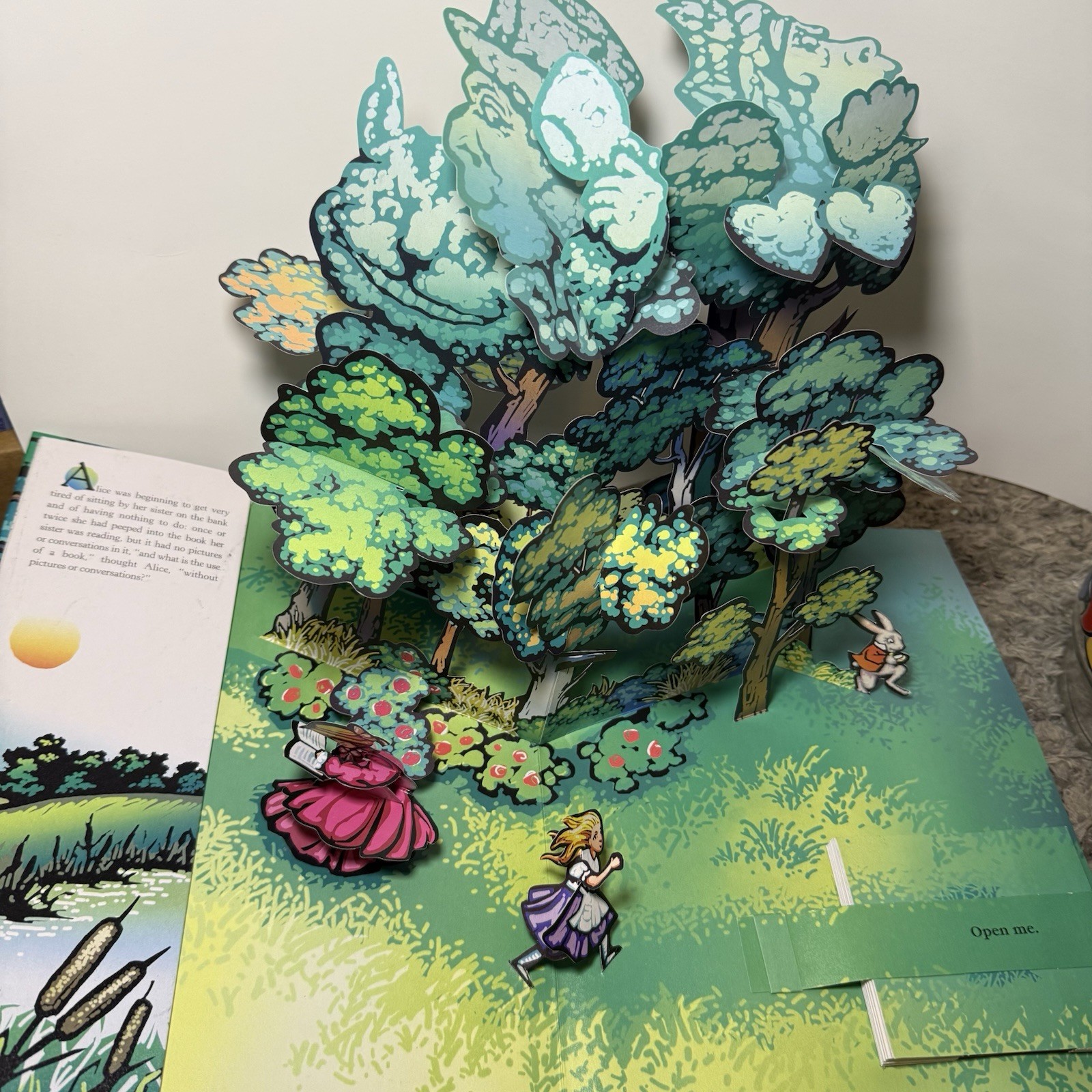 Alice&rsquo;s Adventures in Wonderland: A Pop-up Adaptation By Robert Sabuda 2003