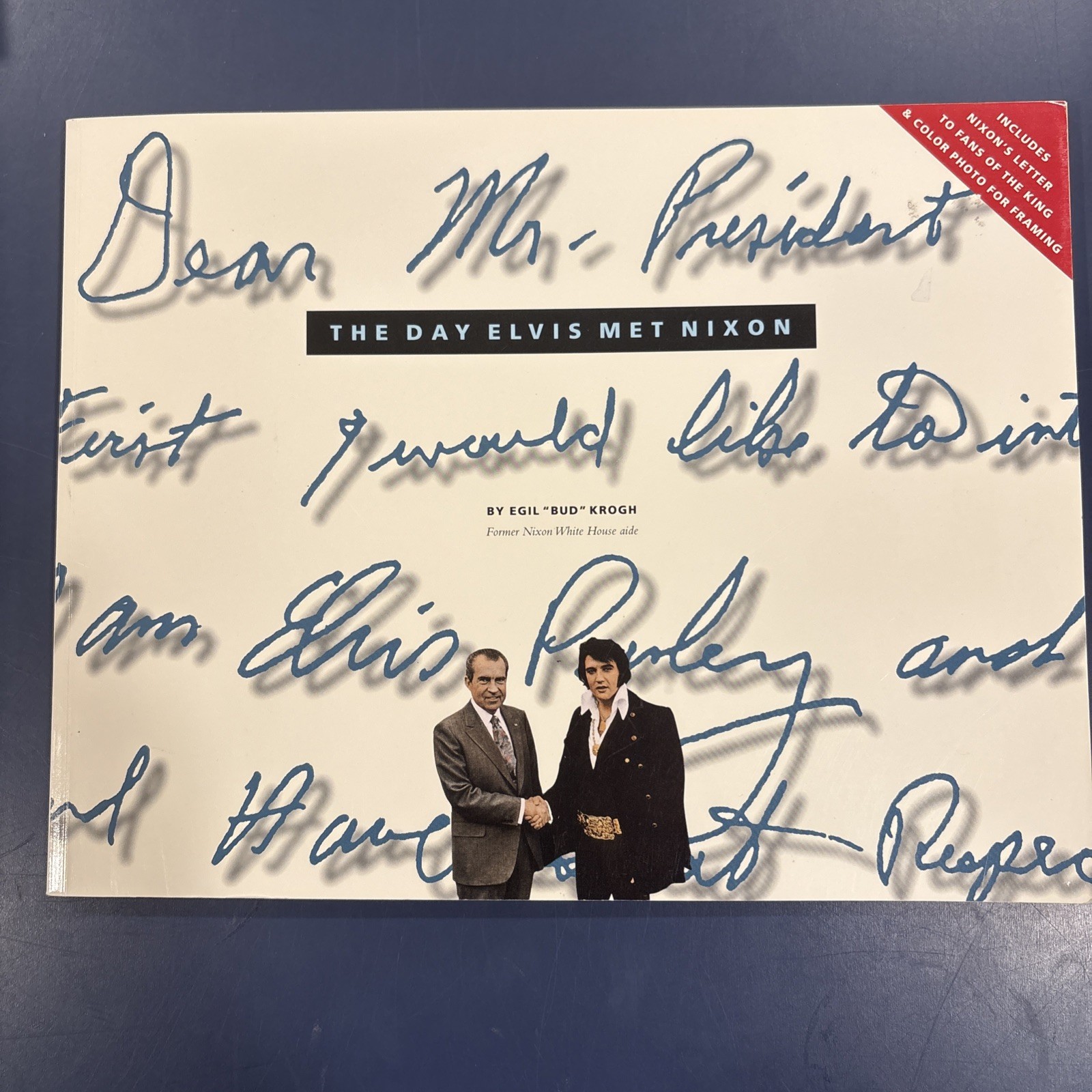 SIGNED The Day Elvis Met Nixon by Egil « Bud » Krogh – 1994 PB Pub. Pejama Press