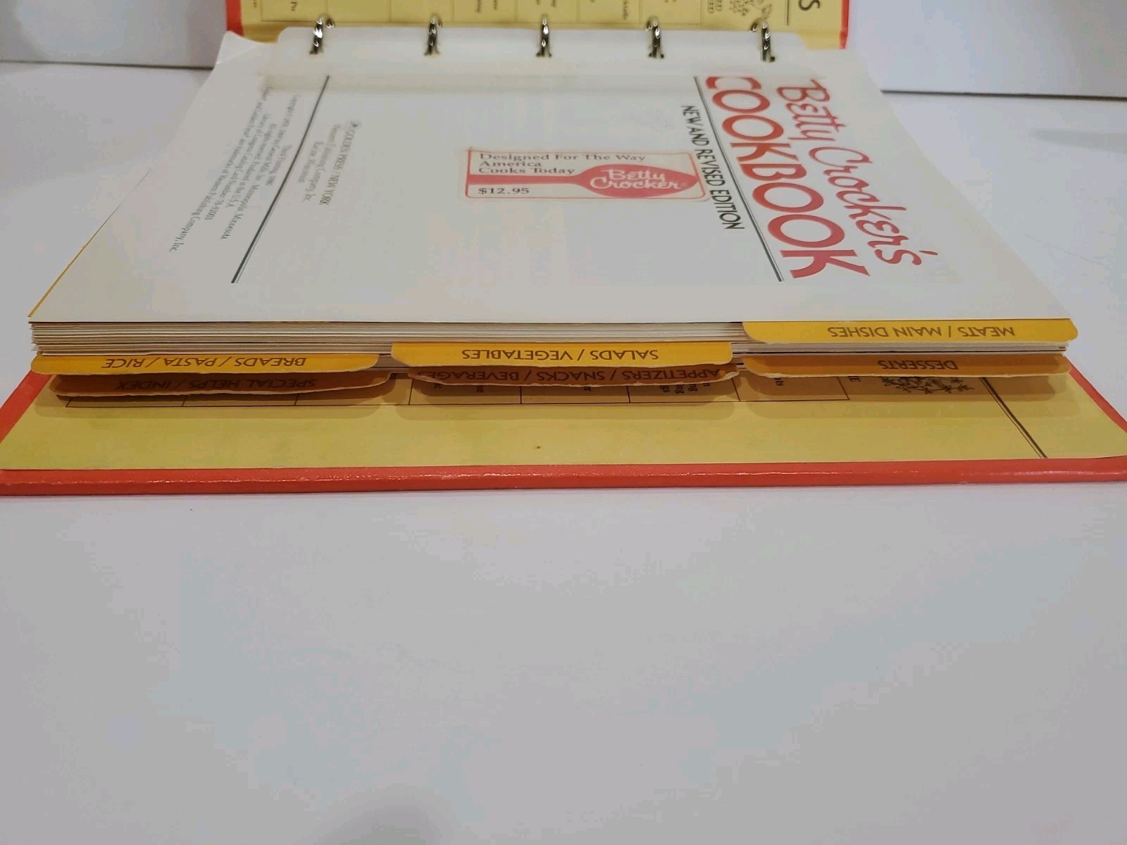 « Betty Crocker&rsquo;s Cookbook – New & Revised Edition » binder cook book, 1970&rsquo;s