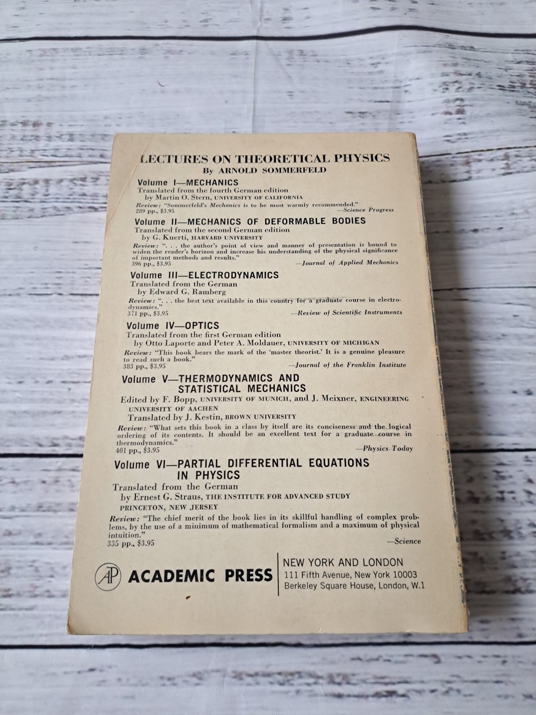 ELECTRODYNAMICS: LECTURES ON THEORETICAL PHYSICS: 3 By Arnold Sommerfeld