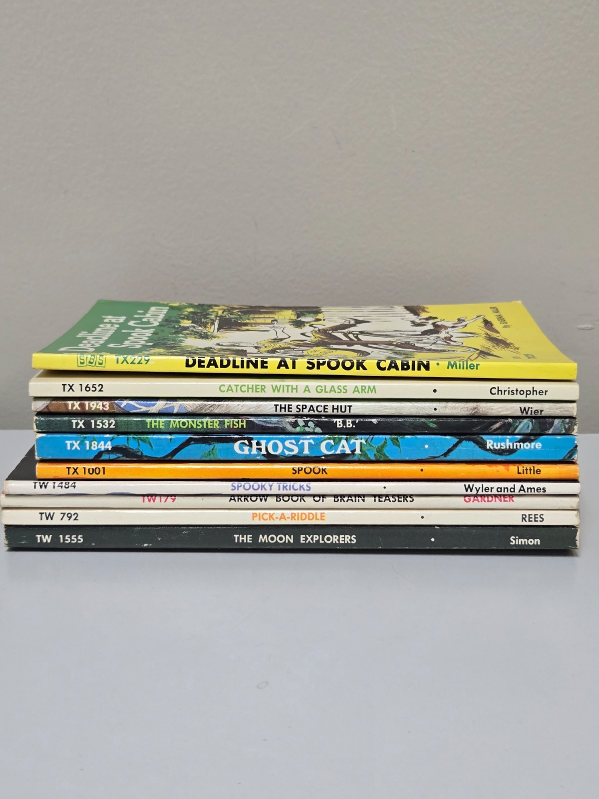 Vintage 1970&rsquo;s Scholastic Book Services SBS Paperback Book Lot