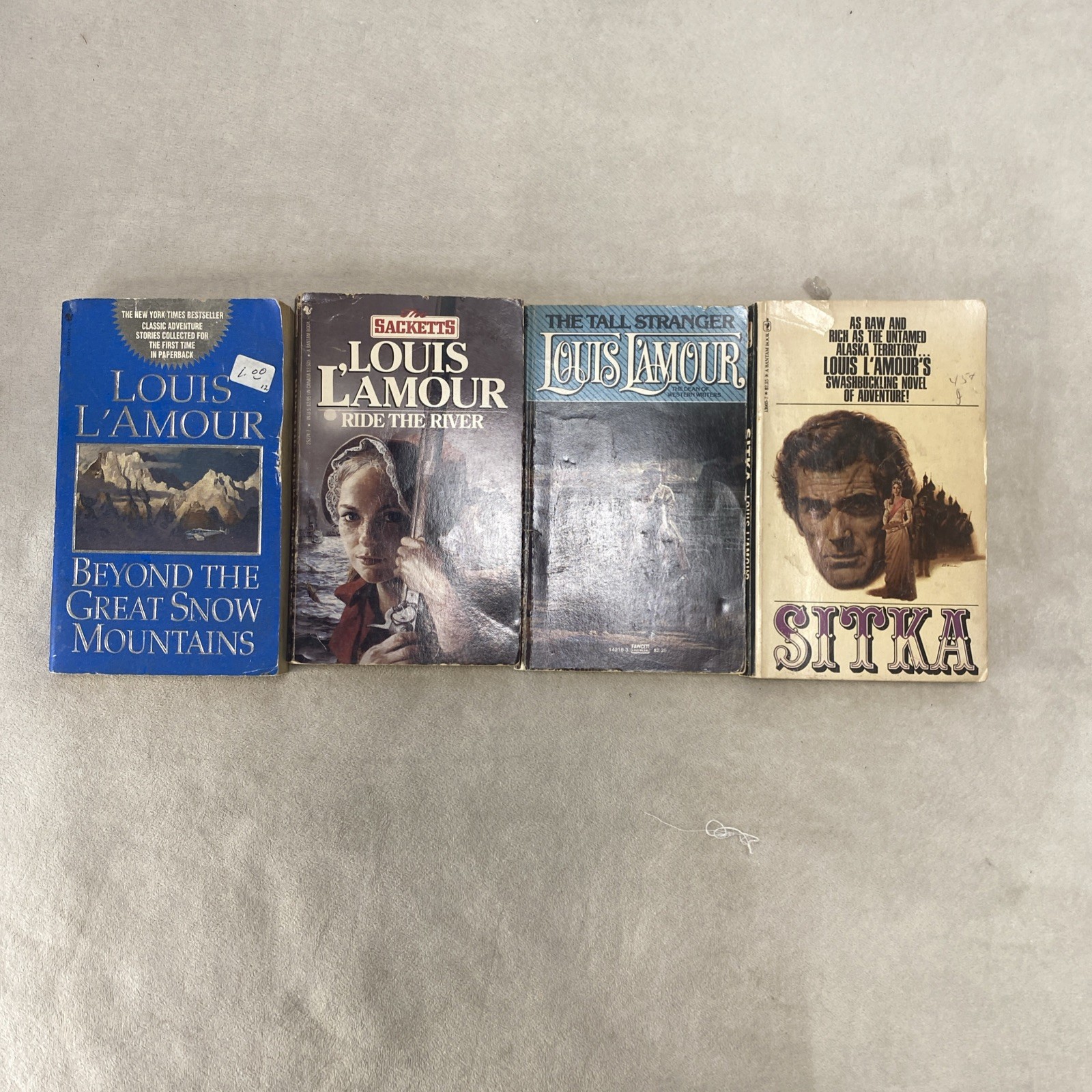 Louis L&rsquo;Amour Lot of 20 Paperback Books Bantam Sackets Mixed Lot Westerns