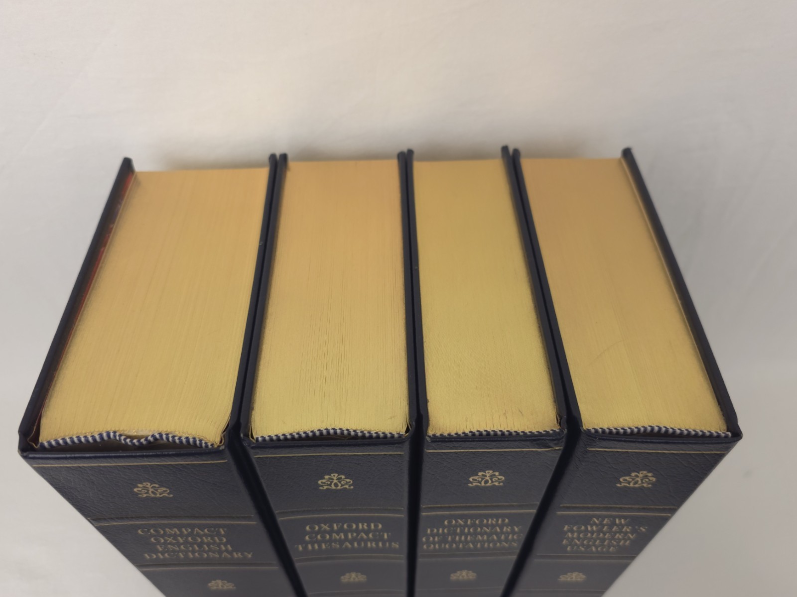 Oxford 4-Volume Reference Desk Set – Dictionary Thesaurus Quotations Usage