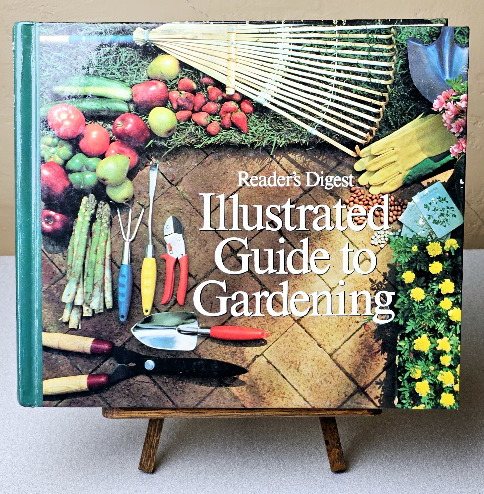Reader&rsquo;s Digest Illustrated Guide to Gardening Various 672 Pages Hardcover 1977