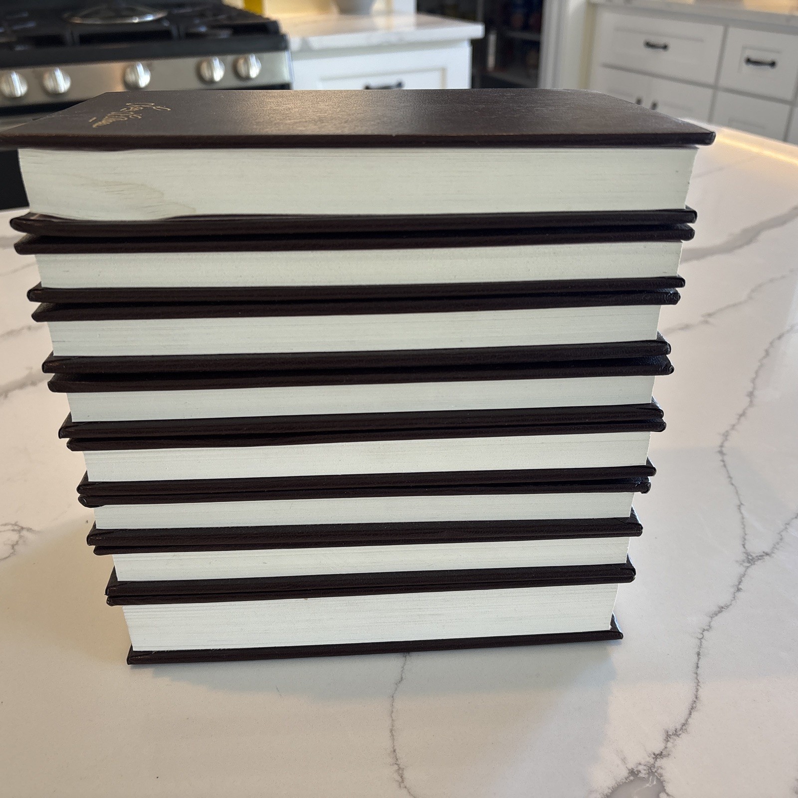 The Louis L&rsquo;Amour Collection Bantam Leatherette Hardcover Edition Lot Of 8. O-14