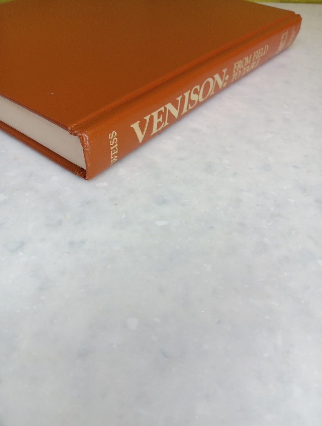 « Venison: From Field To Table » by John Weiss Hard Cover With jacket 1984 nice