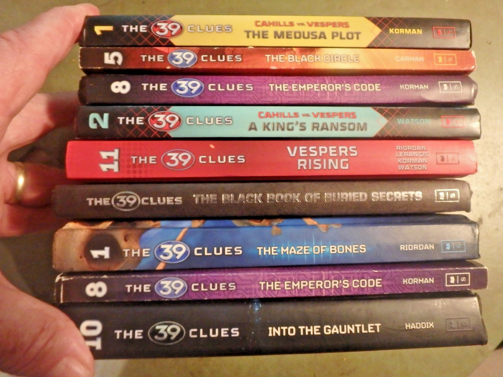 4K – 9 volumes of  » THE 39 CLUES » books- soft & hardcover 2010&rsquo;s