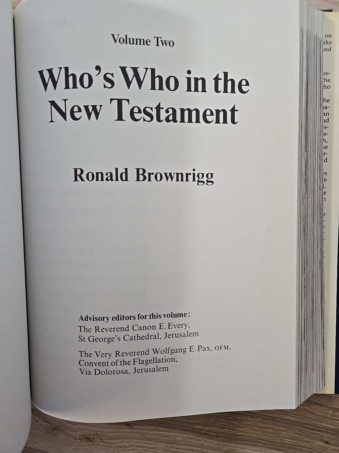 WHO&rsquo;S WHO IN THE BIBLE Two vols in One Old And New Testament & Apocrypha HC 1980