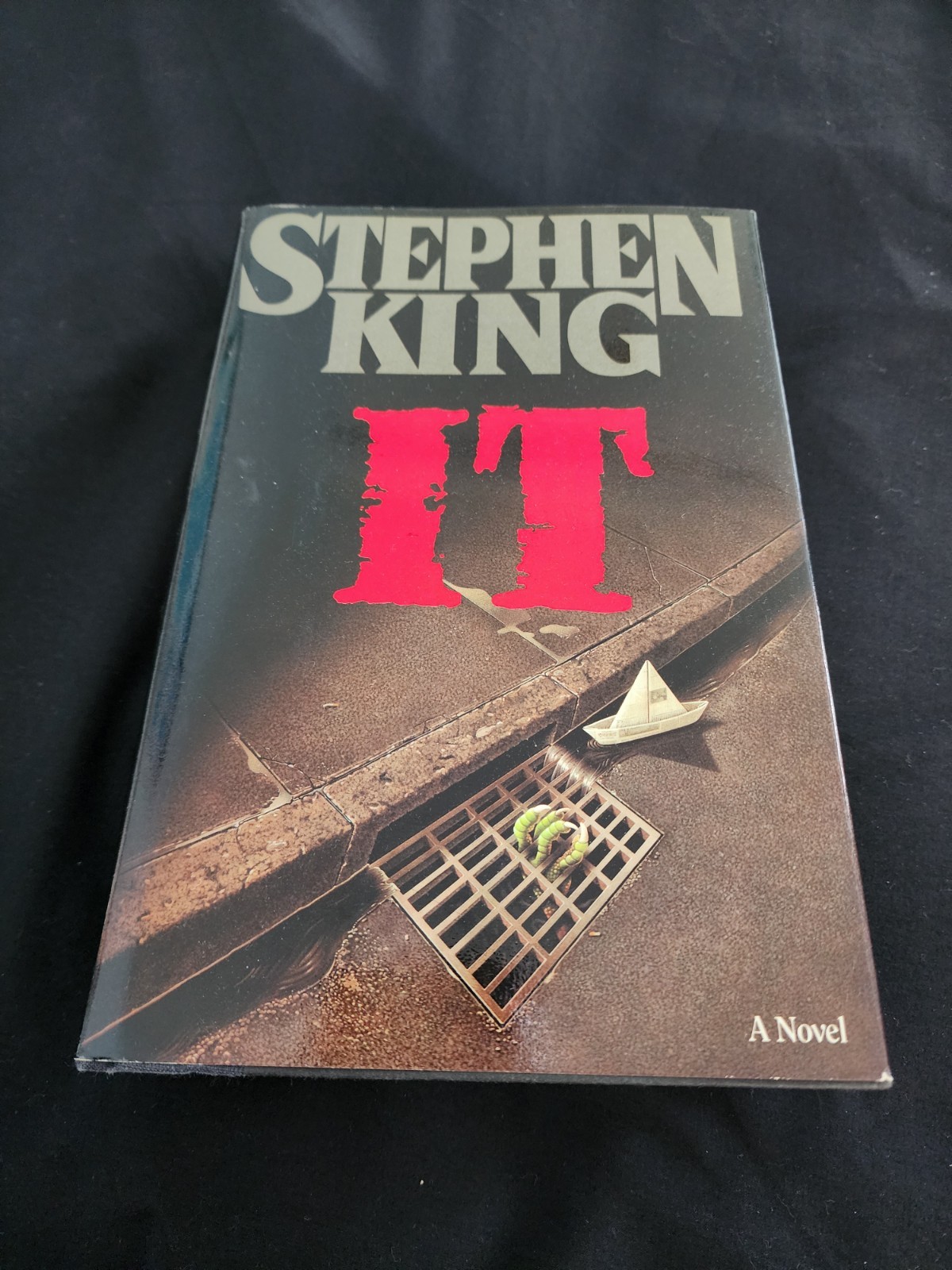 Stephen King- « It » Hardcover Book 1986 Viking Penguin Group *Read Description*