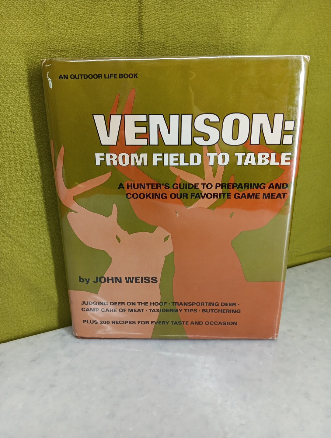 « Venison: From Field To Table » by John Weiss Hard Cover With jacket 1984 nice