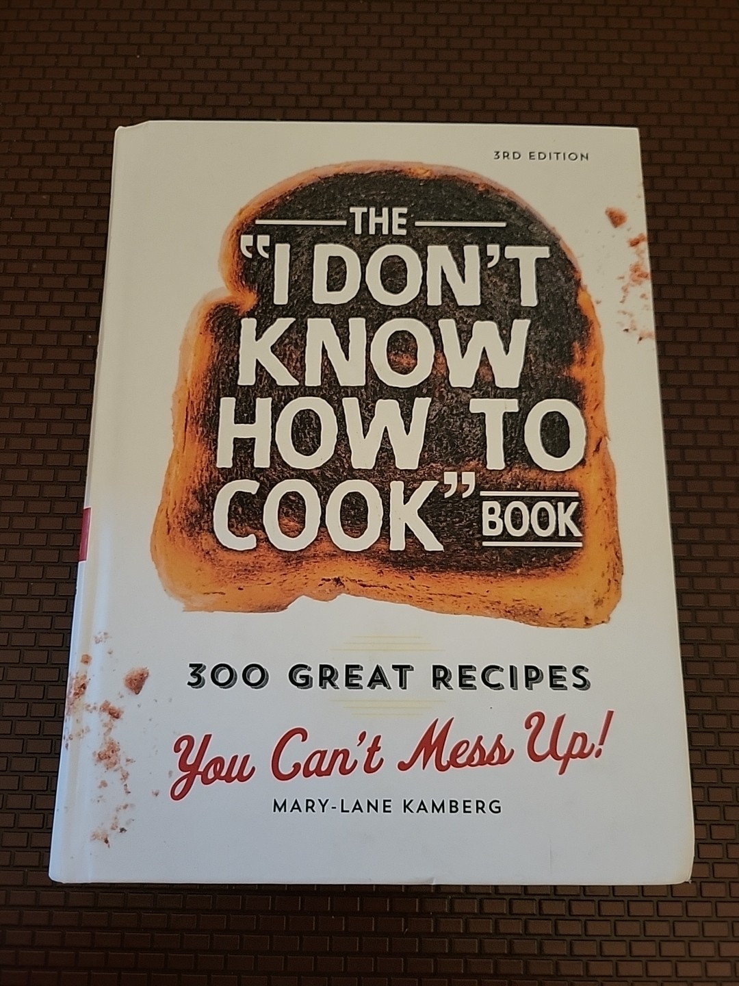 The I Don&rsquo;t Know How To Cook Book: 300 Great Recipes You Can&rsquo;t Mess Up!