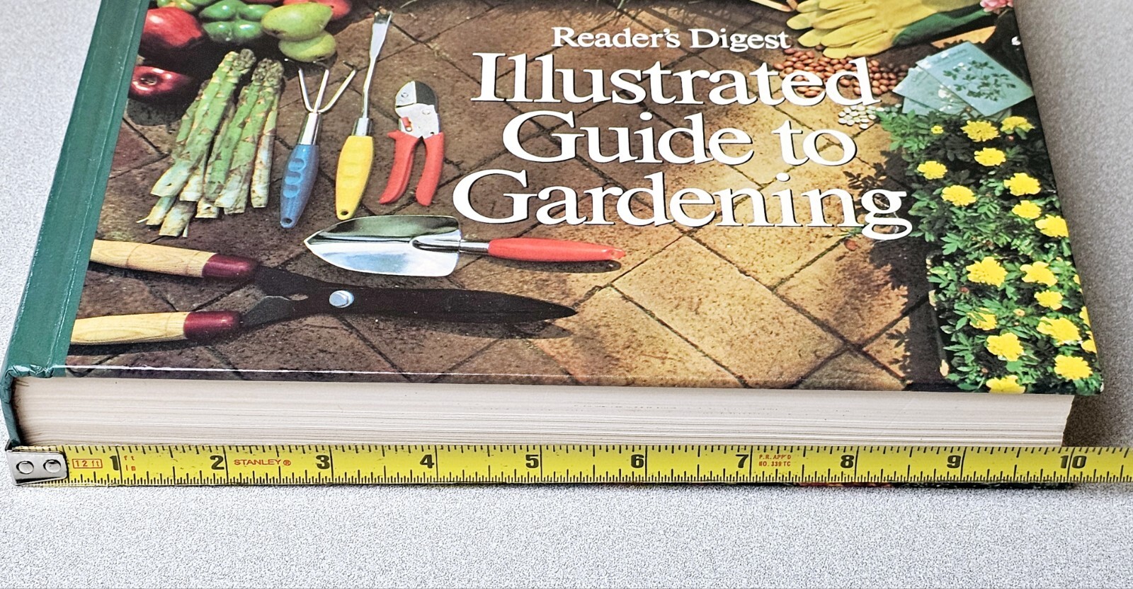 Reader&rsquo;s Digest Illustrated Guide to Gardening Various 672 Pages Hardcover 1977