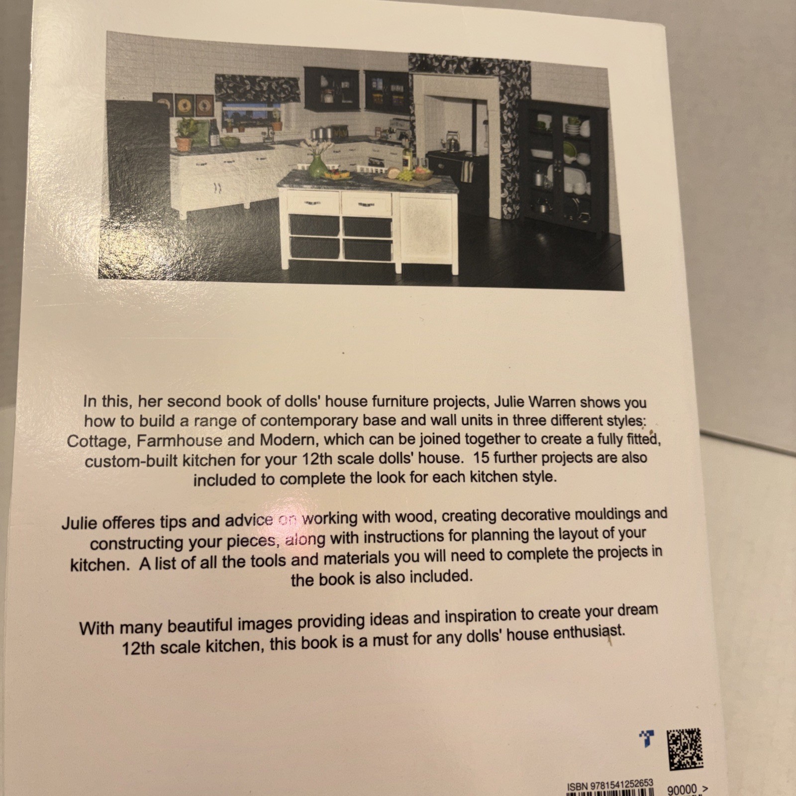 CREATING DOLLS&rsquo; HOUSE KITCHENS IN 1/12TH SCALE By Julie Warren **BRAND NEW**