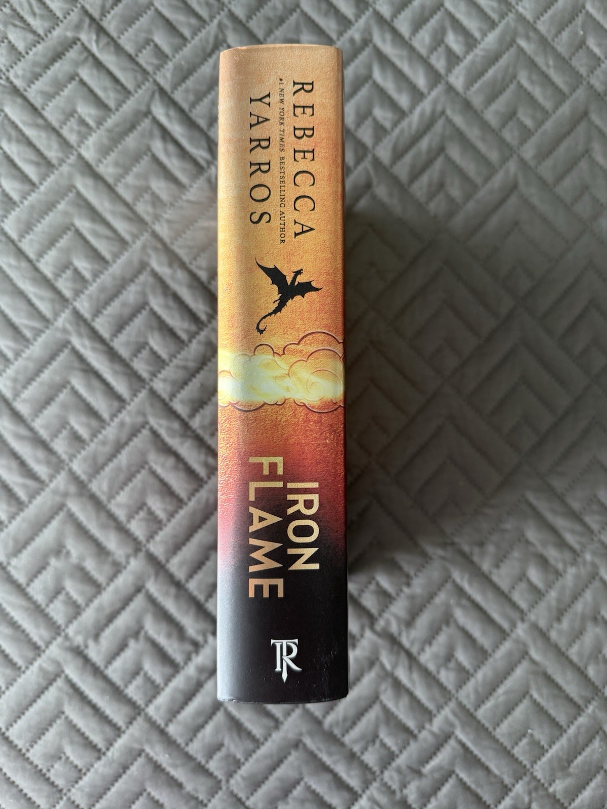 Rebecca Yarros Iron Flame (Wing and Claw Collection) Empyrean Ser. HC 2025