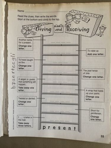 Daily Word Ladders: Grades 2-3: 100 Reproducible Word Study Lessons That Help