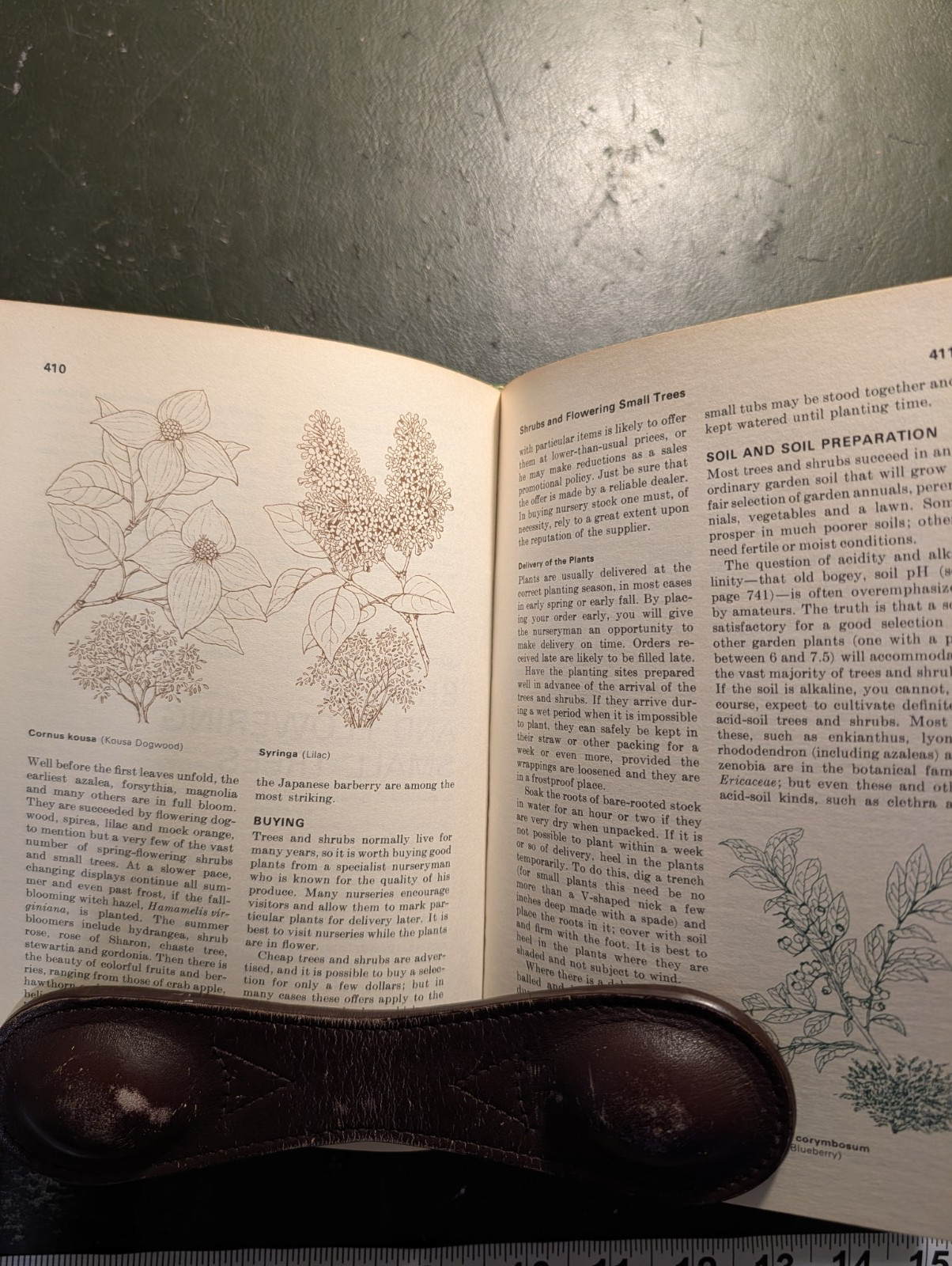 1968 Reader&rsquo;s Digest Complete Book of The Garden, damaged Hardcover