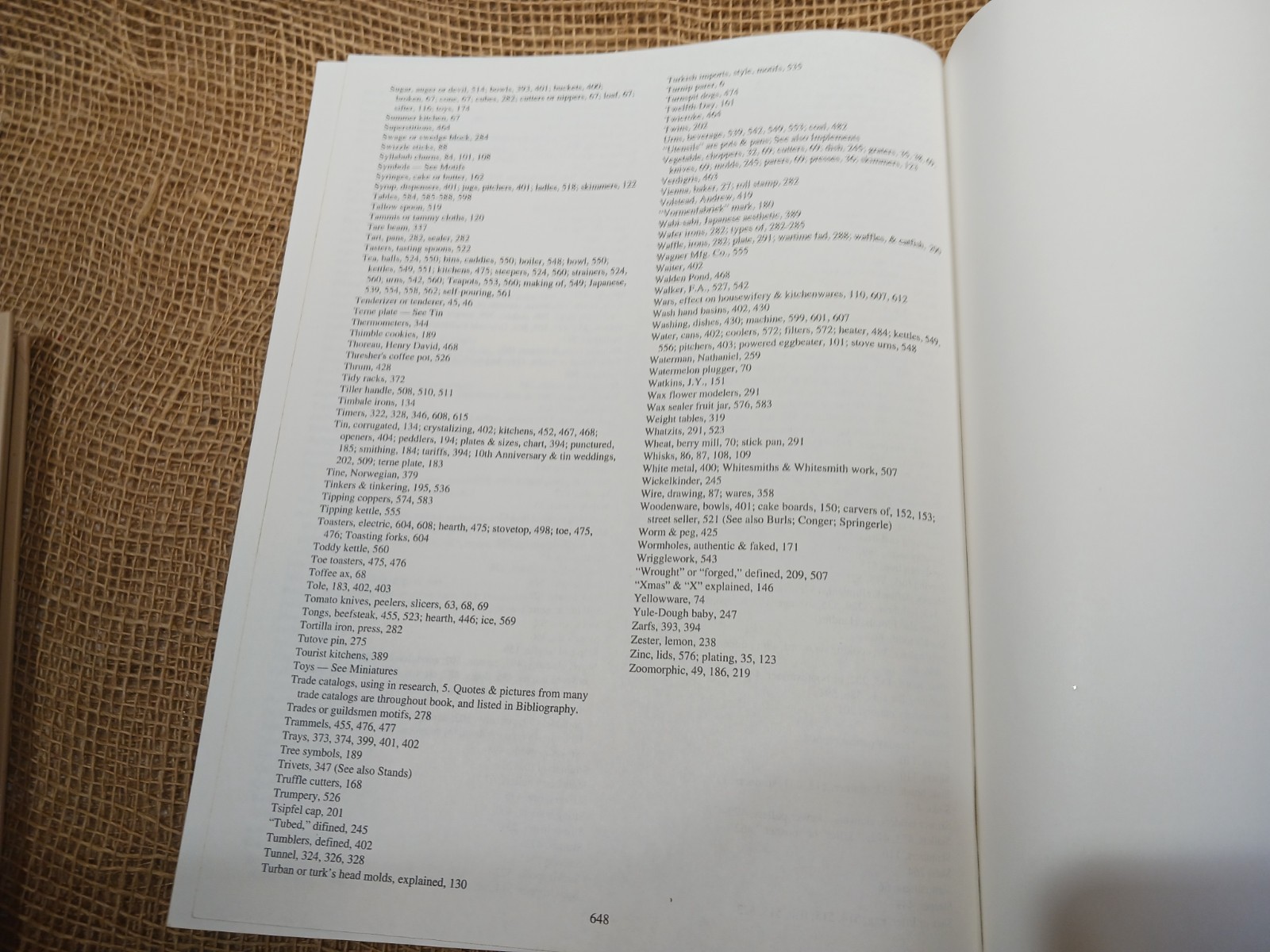 300 Years of Kitchen Collectibles : Identification and Value Guide; 4th ed.&rsquo; PB