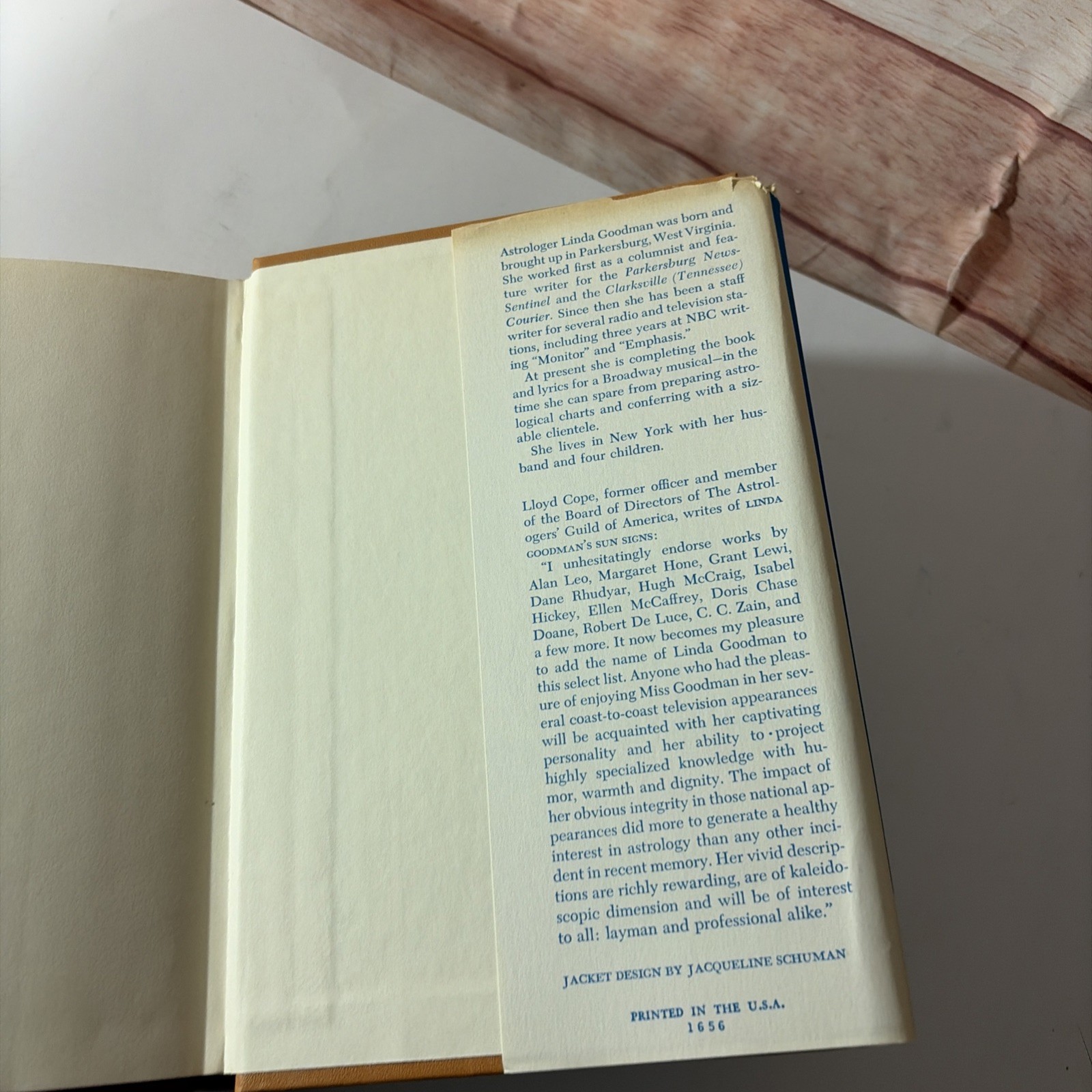 Linda Goodman&rsquo;s Sun Signs Hardcover/DJ 1968 Book Club Edition Astrology
