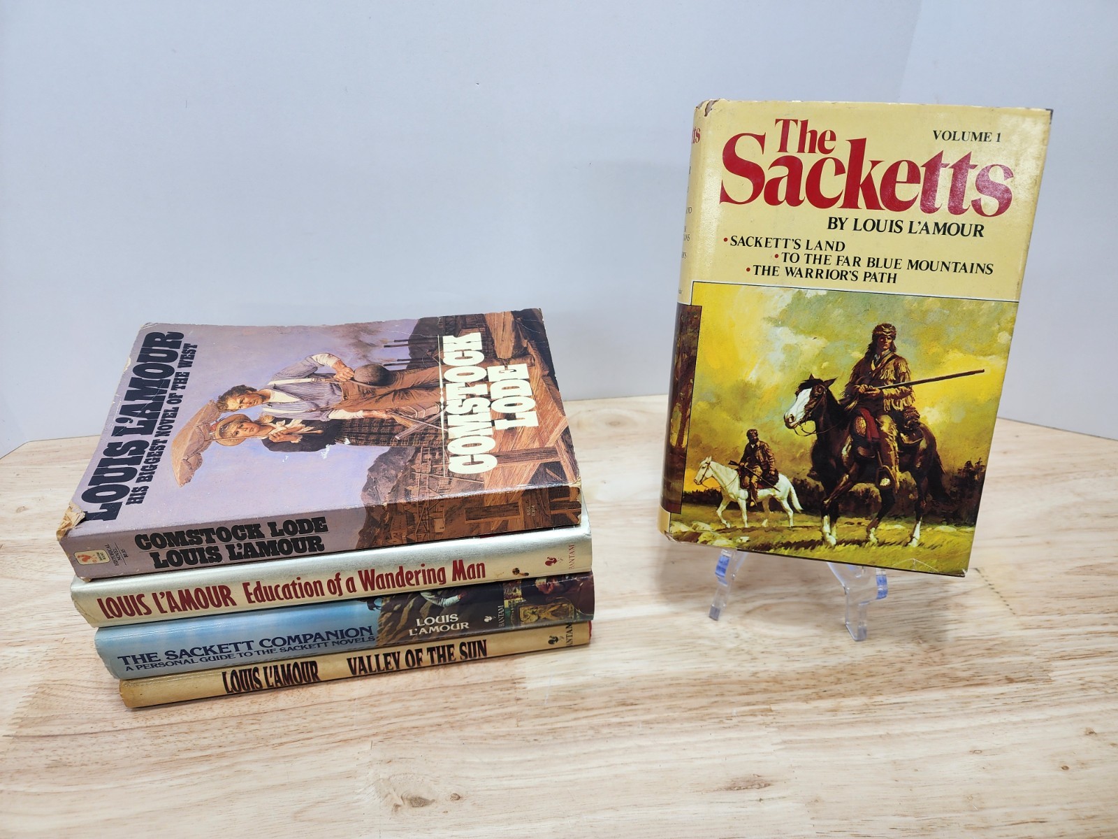 Vtg Lot of 5 Assorted Louis L&rsquo;Amour Western Books Bantam Sackett