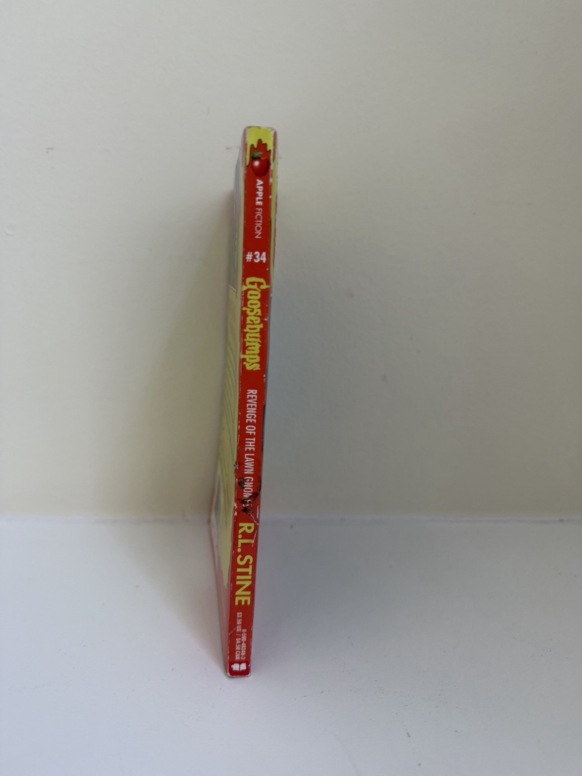 Goosebumps 34 Revenge Of The Lawn Gnomes First Printing w/ Sticker R. L. Stine