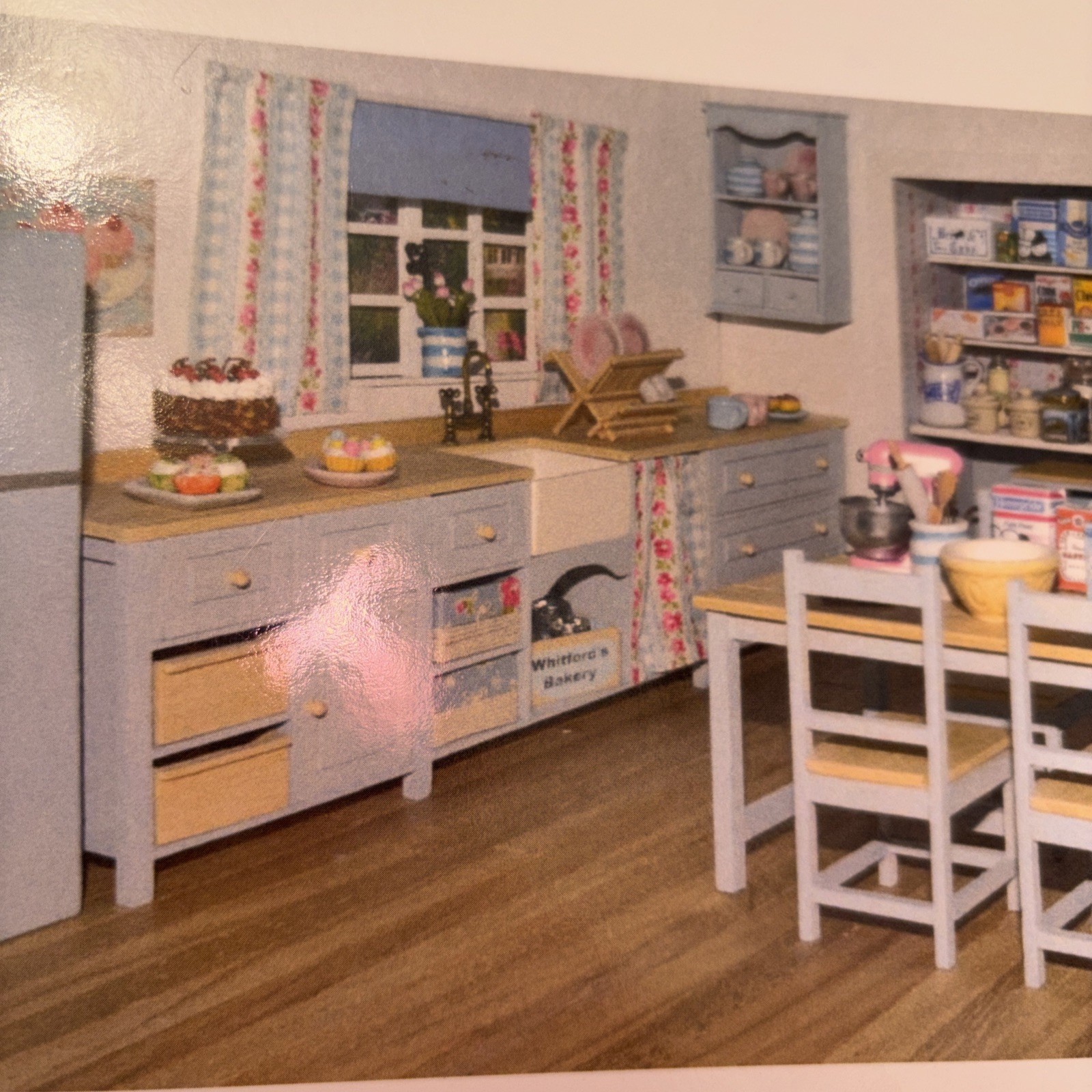 CREATING DOLLS&rsquo; HOUSE KITCHENS IN 1/12TH SCALE By Julie Warren **BRAND NEW**