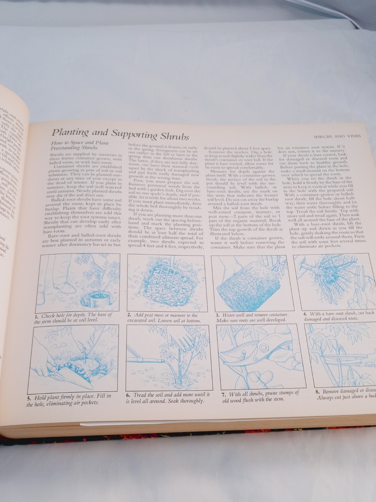 Vintage 1978 Reader&rsquo;s Digest Illustrated Guide to Gardening Hardcover; 672 pages