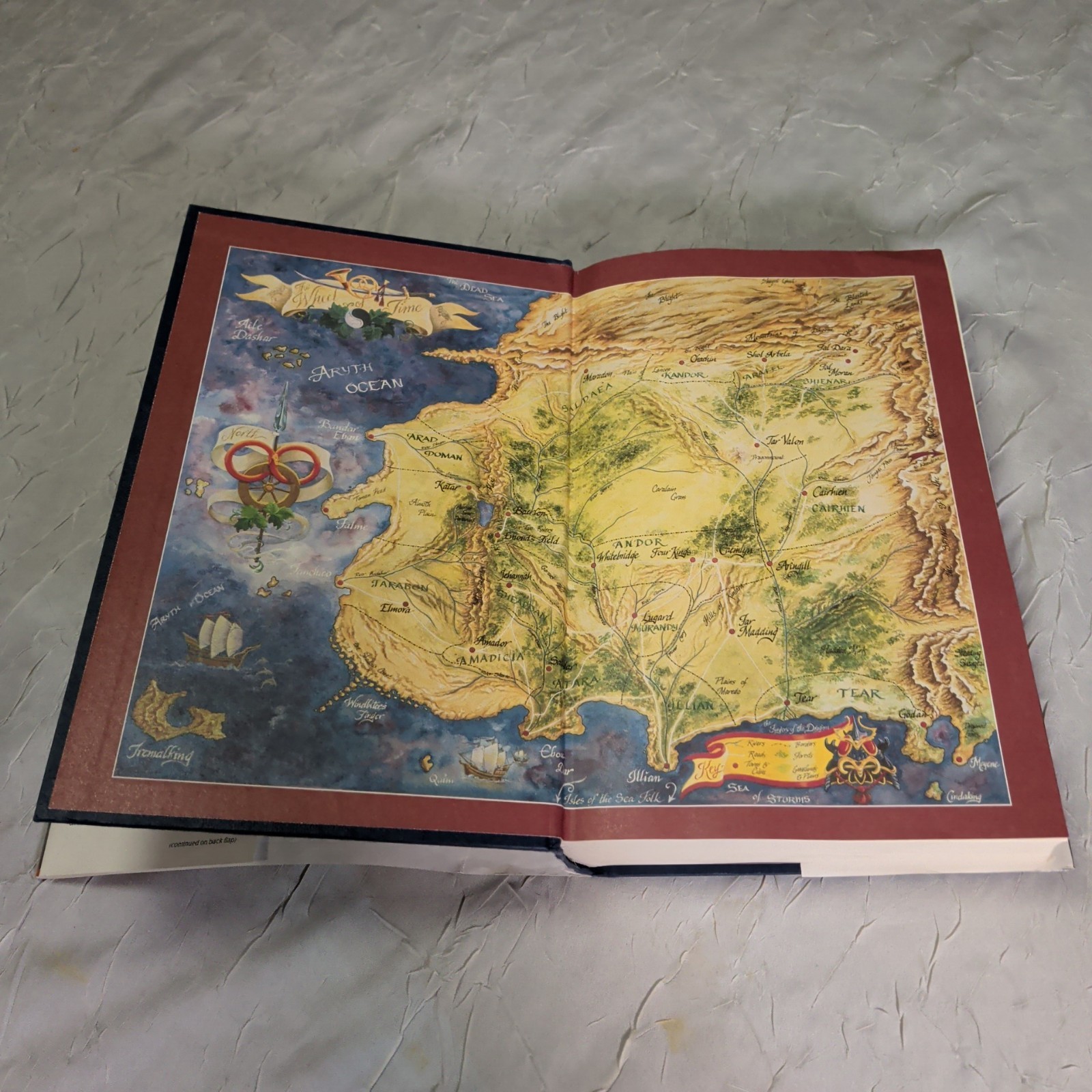 Great Hunt : Book Two of &lsquo;The Wheel of Time&rsquo; by Robert Jordan (1990 Hardcover)