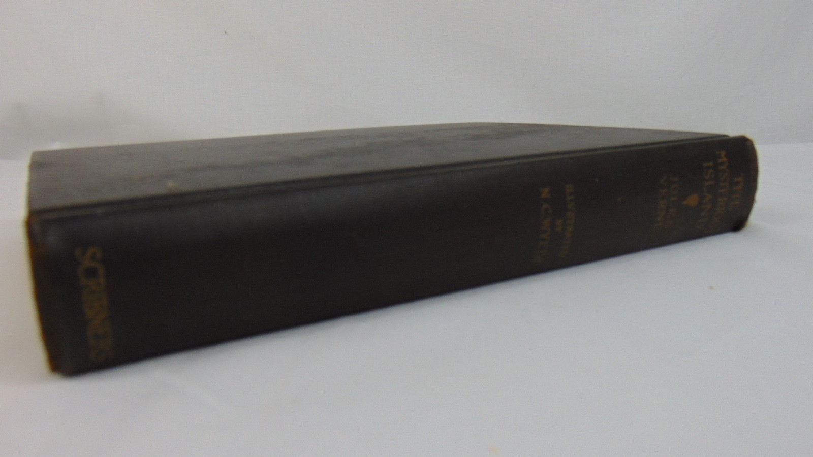 The Mysterious Island Jules Verne Book, Scribner&rsquo;s, 1918 / 30 Hard cover Book