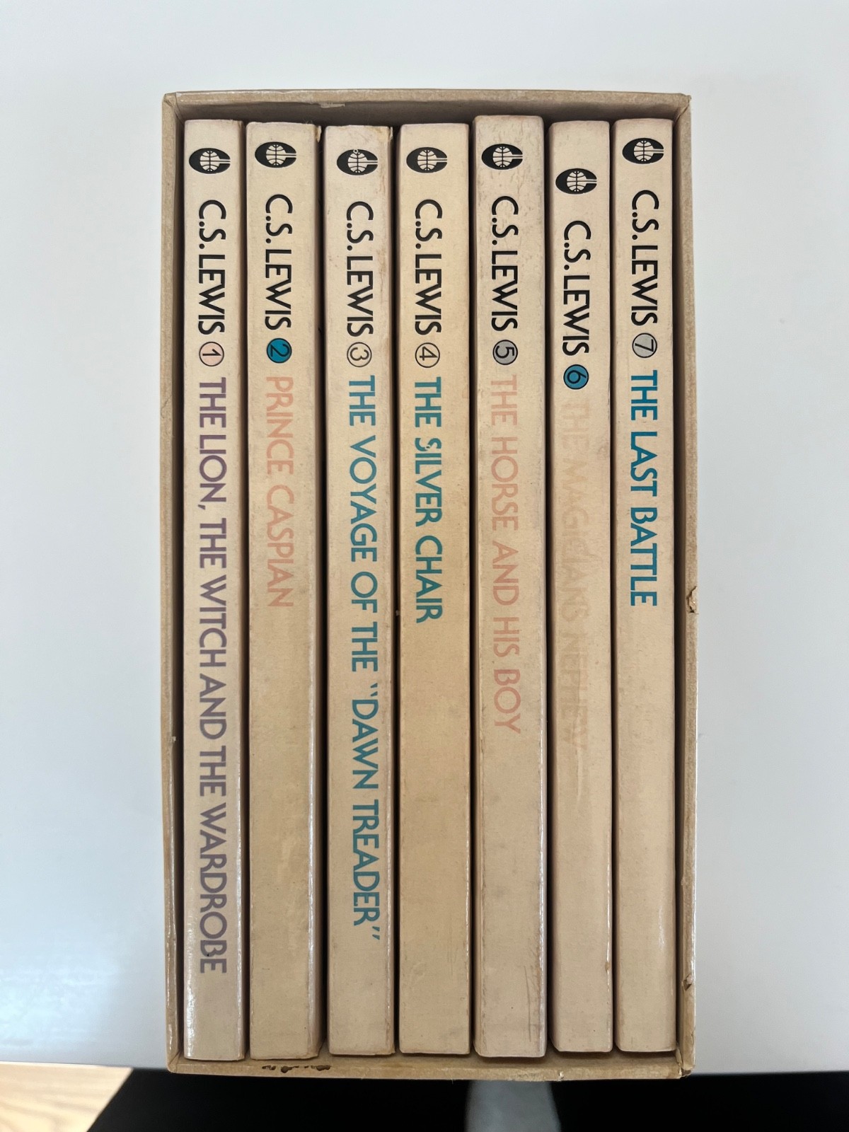 VINTAGE UNREAD 1970&rsquo;s Chronicles of Narnia Box Set 1-7 C.S. Lewis Pauline Baynes