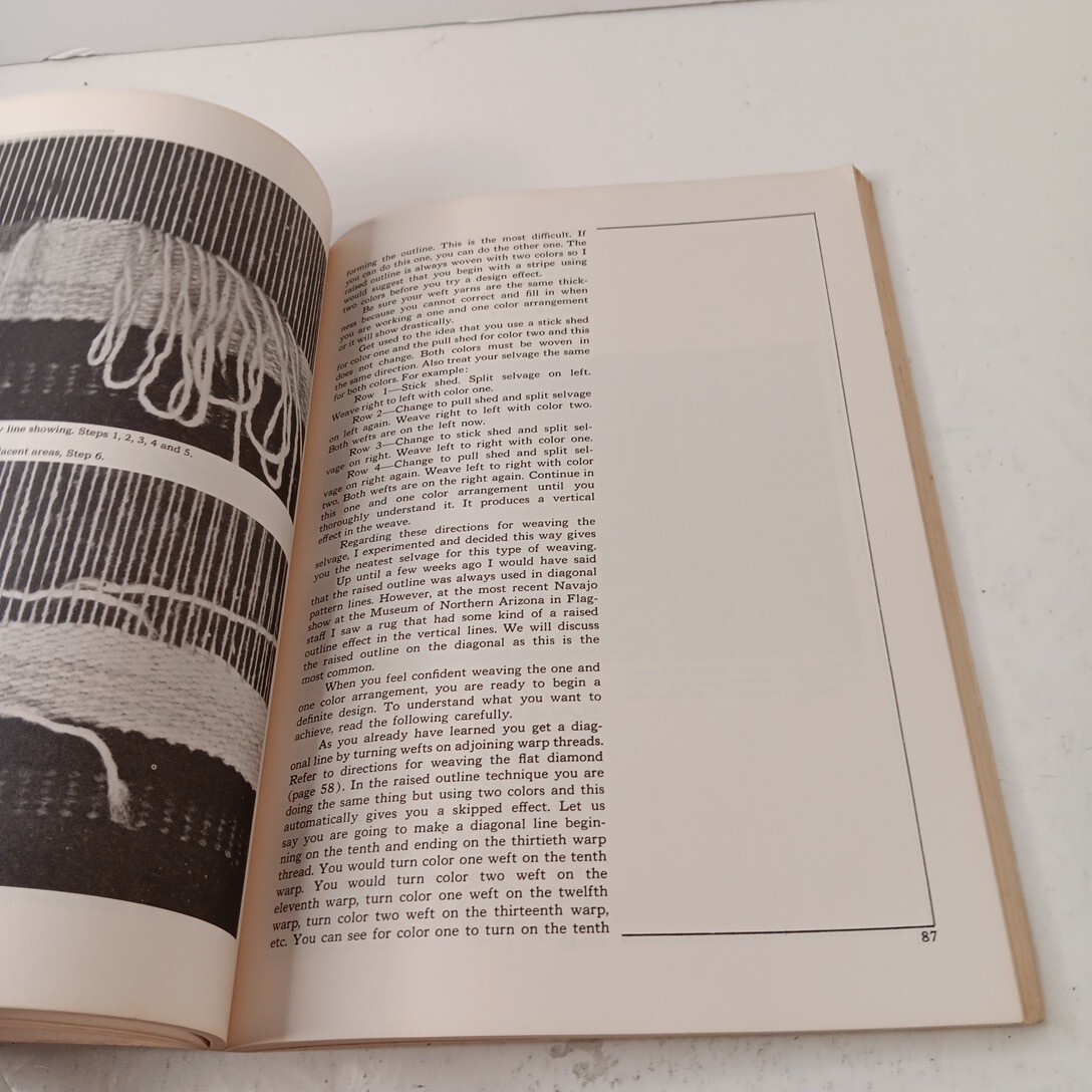 NAVAJO and HOPI WEAVING TECHNIQUES by Mary Pendleton PB (1974)