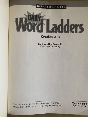 Daily Word Ladders: Grades 2-3: 100 Reproducible Word Study Lessons That Help