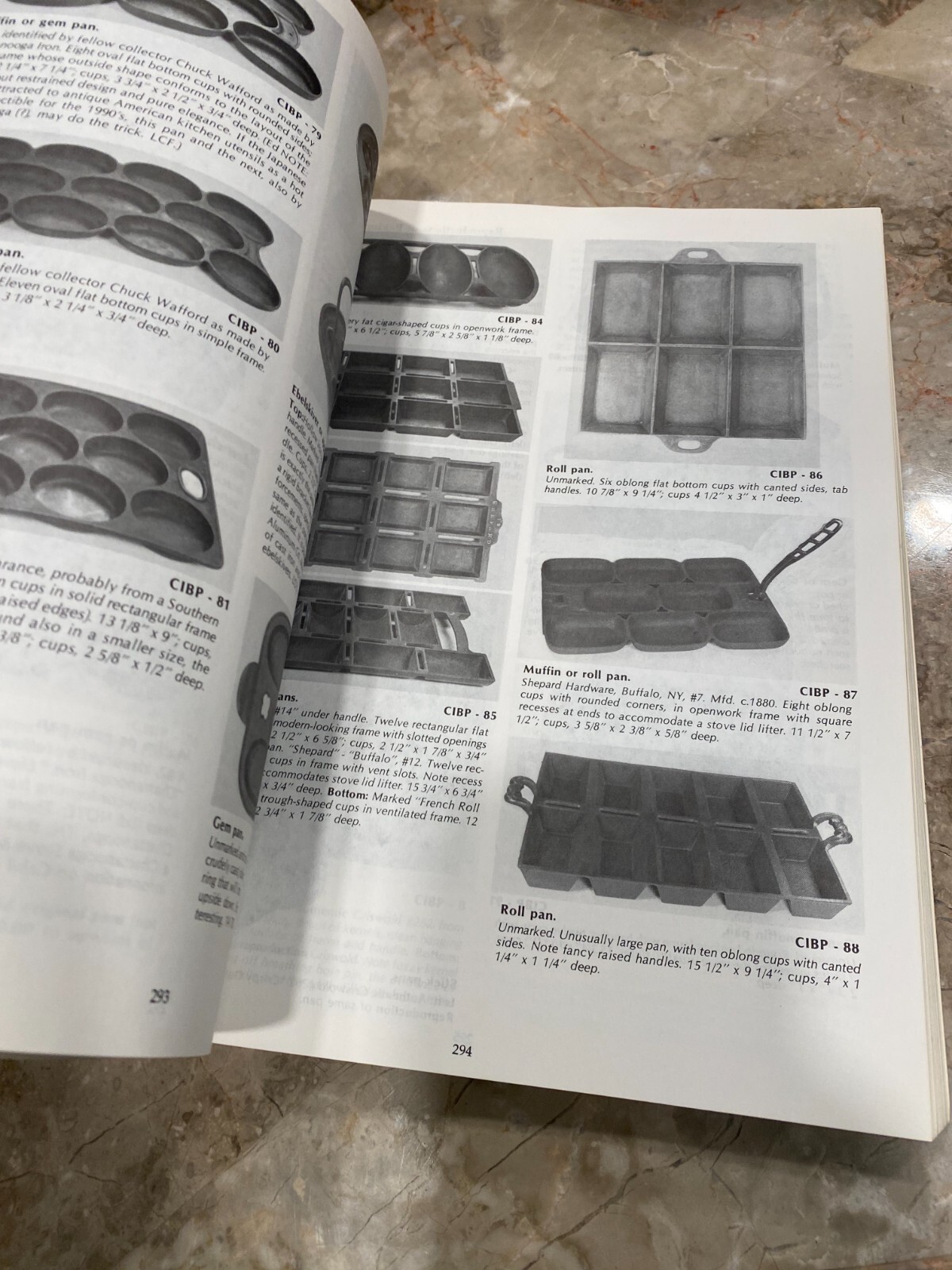 300 Years of Kitchen Collectibles Linda Campbell Franklin 3rd Edition SIGNED!!