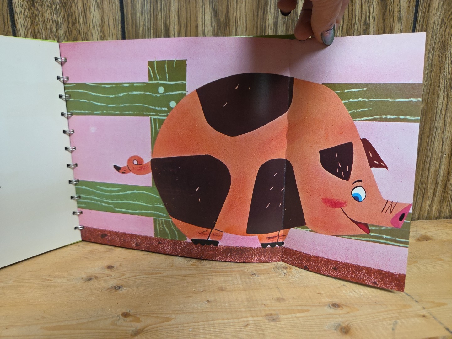 Vintage 1974 « TELLING TALES » Manipulative Book By Beth Clure & Helen Rumsey