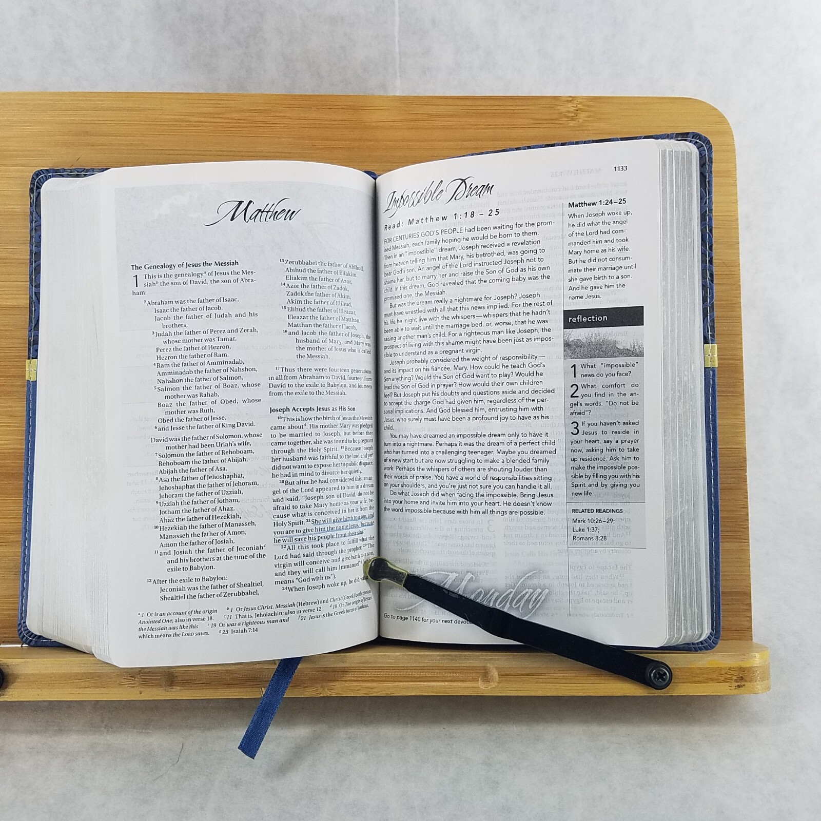 Women&rsquo;s Devotional Bible by Zondervan Staff (2012, Blue Leather, Special)