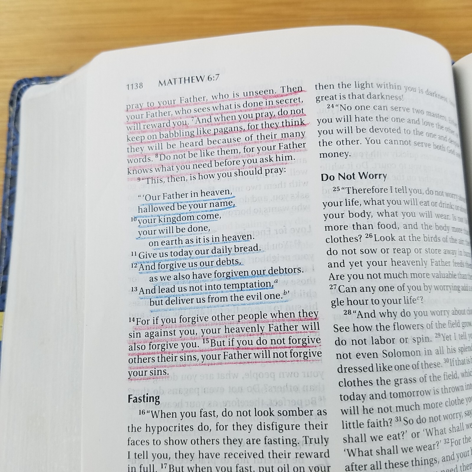 Women&rsquo;s Devotional Bible by Zondervan Staff (2012, Blue Leather, Special)