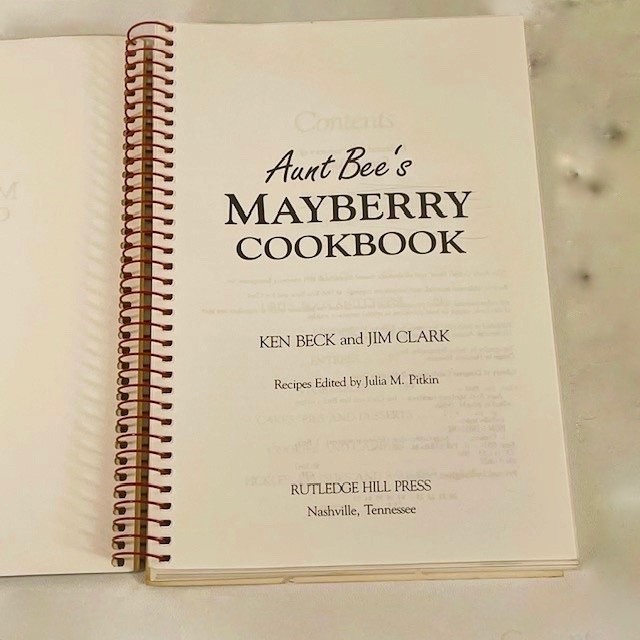 AUNT BEE&rsquo;S MAYBERRY COOKBOOK ~ Ken Beck and Jim Clark ~ 1991 PB
