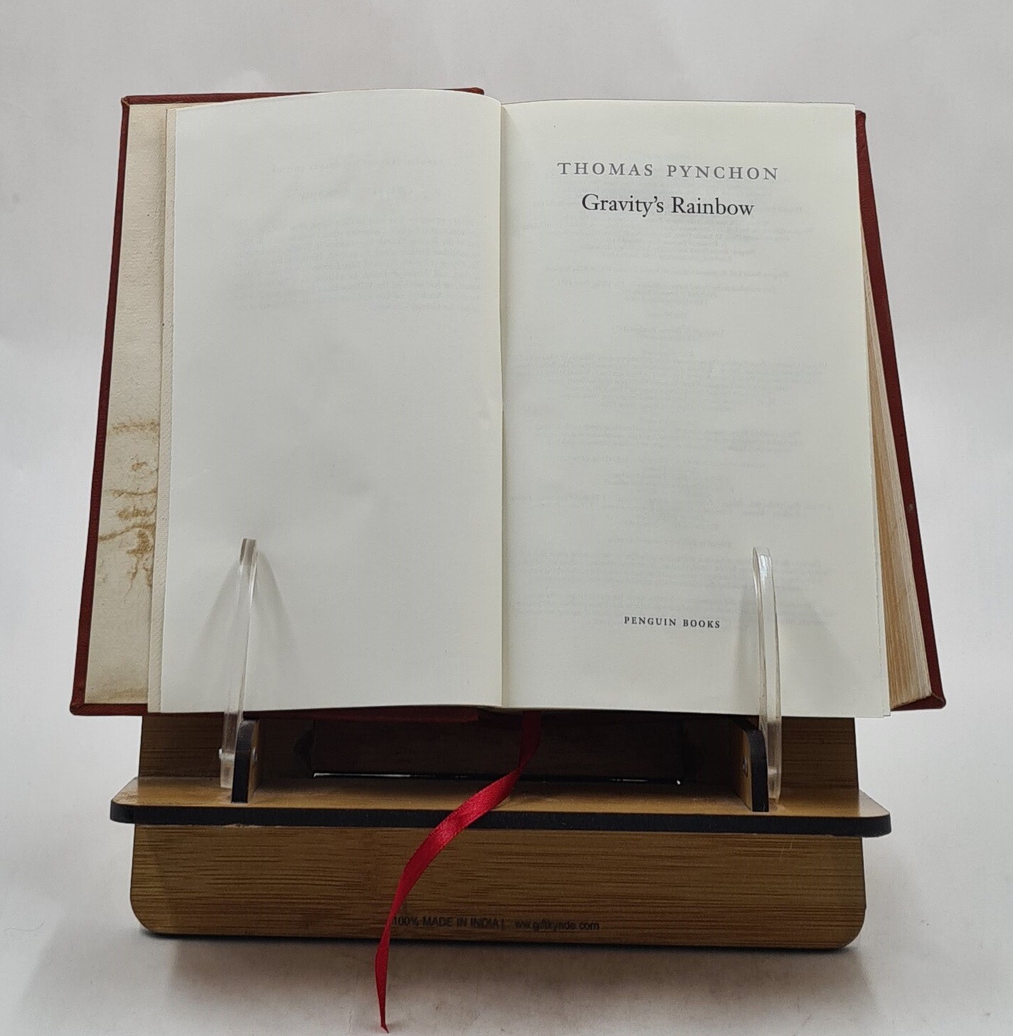 Gravity&rsquo;S Rainbow (Classics Deluxe Edition): (Penguin Cl [Premium Leather Bound]