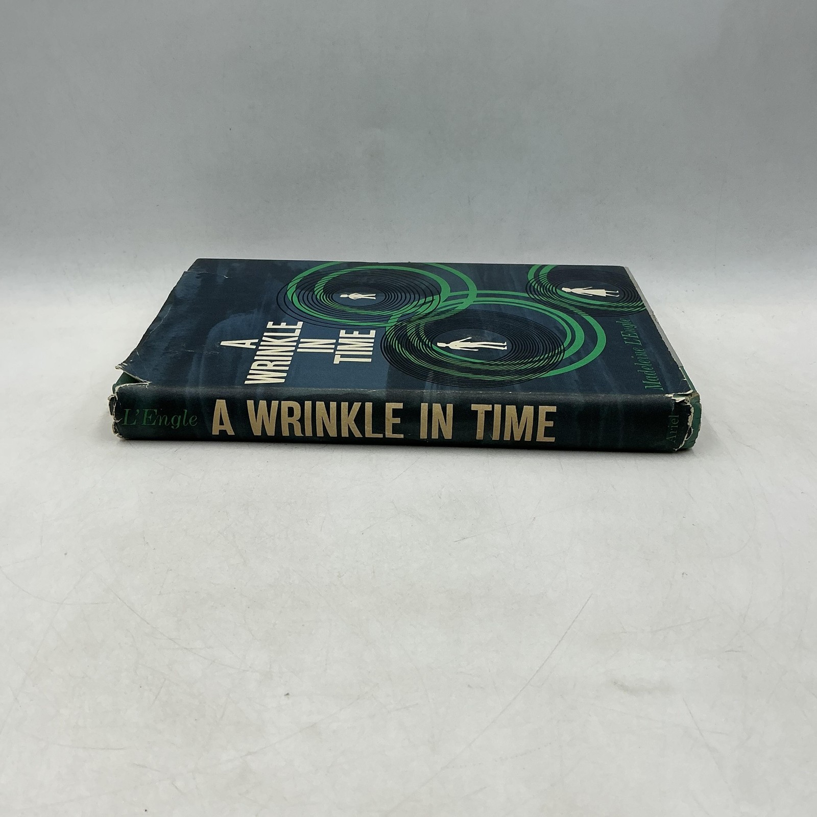 A WRINKLE IN TIME Madeleine L&rsquo;Engle 1962 1st Ed HC DJ Vintage Blue BCE