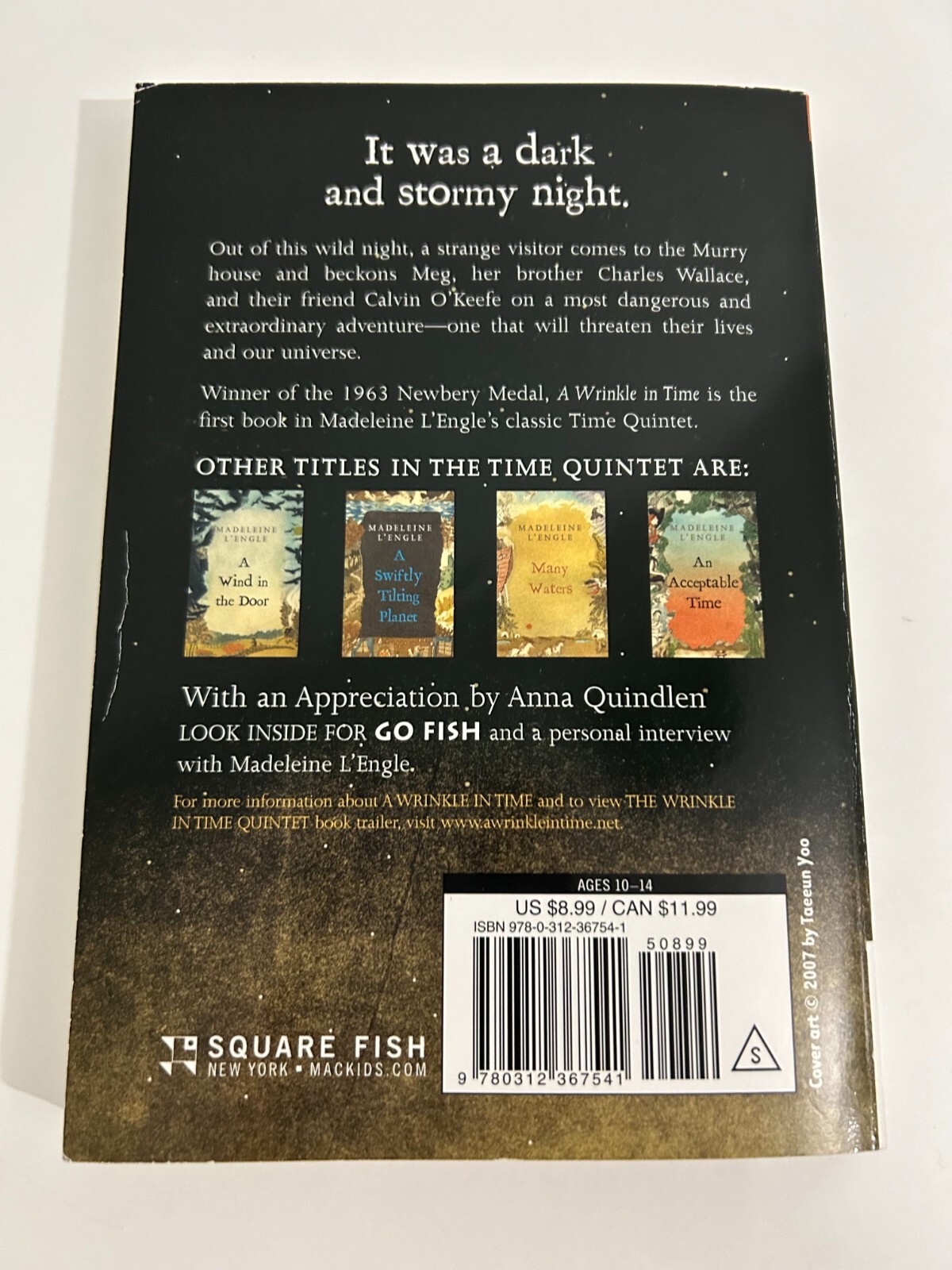 A Wrinkle in Time by Madeleine L&rsquo;Engle Paperback