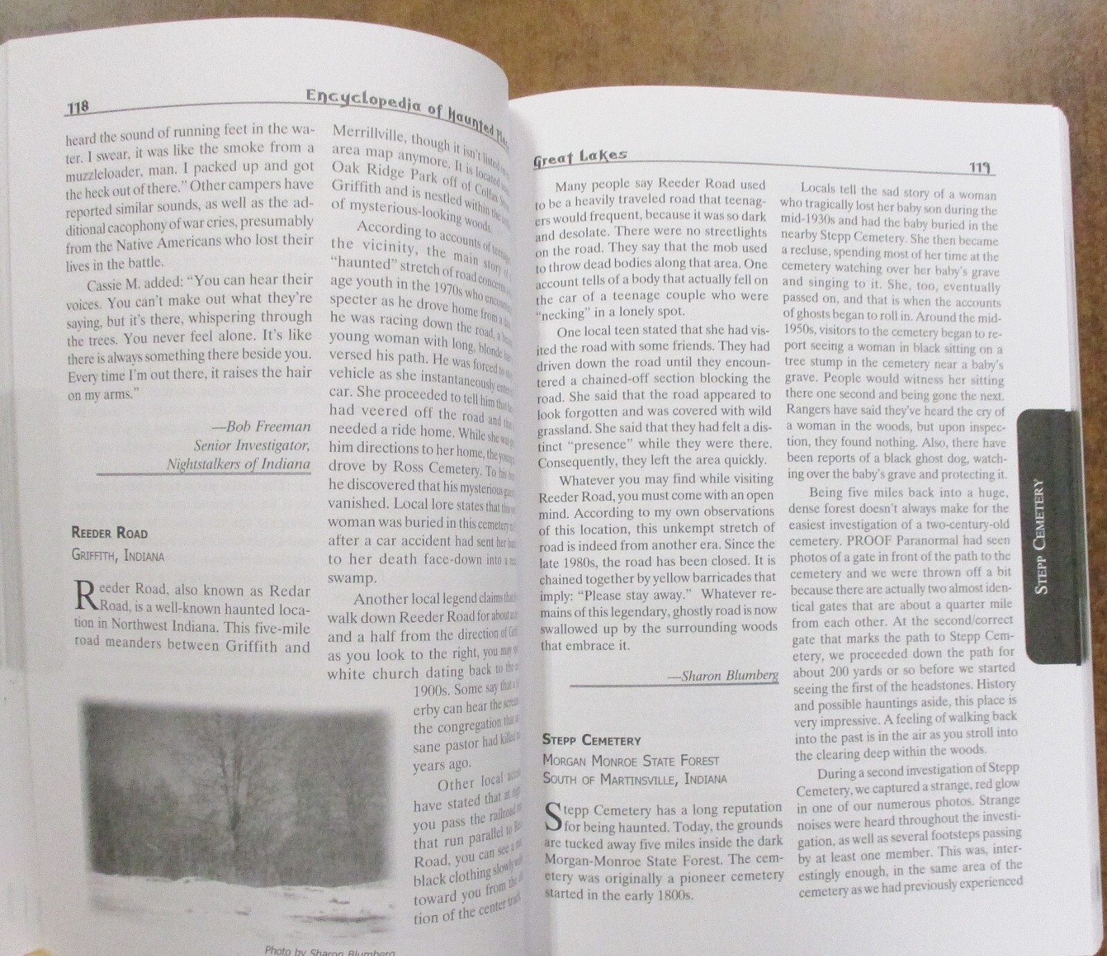« Encyclopedia of Haunted Places » Ghostly Locales -Trade Paperback (2005)