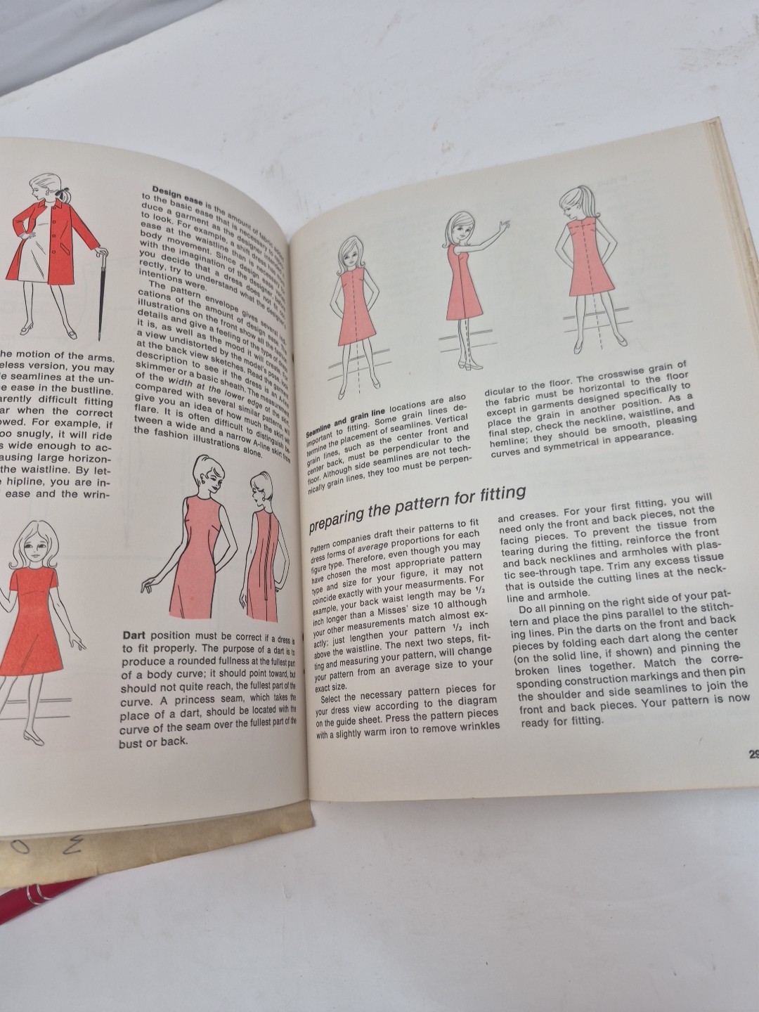 Introduction to Fashion Dressmaking by Singer Student&rsquo;s Book I (1971) 80 Pages